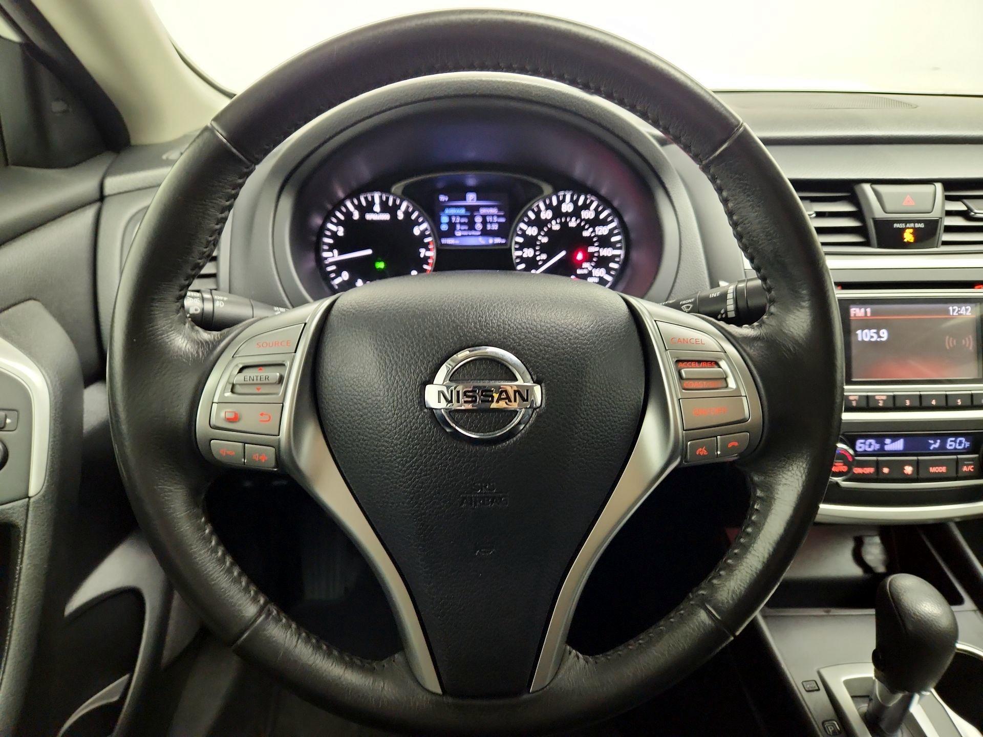 Thumbnail: 2017 Nissan Altima - 10