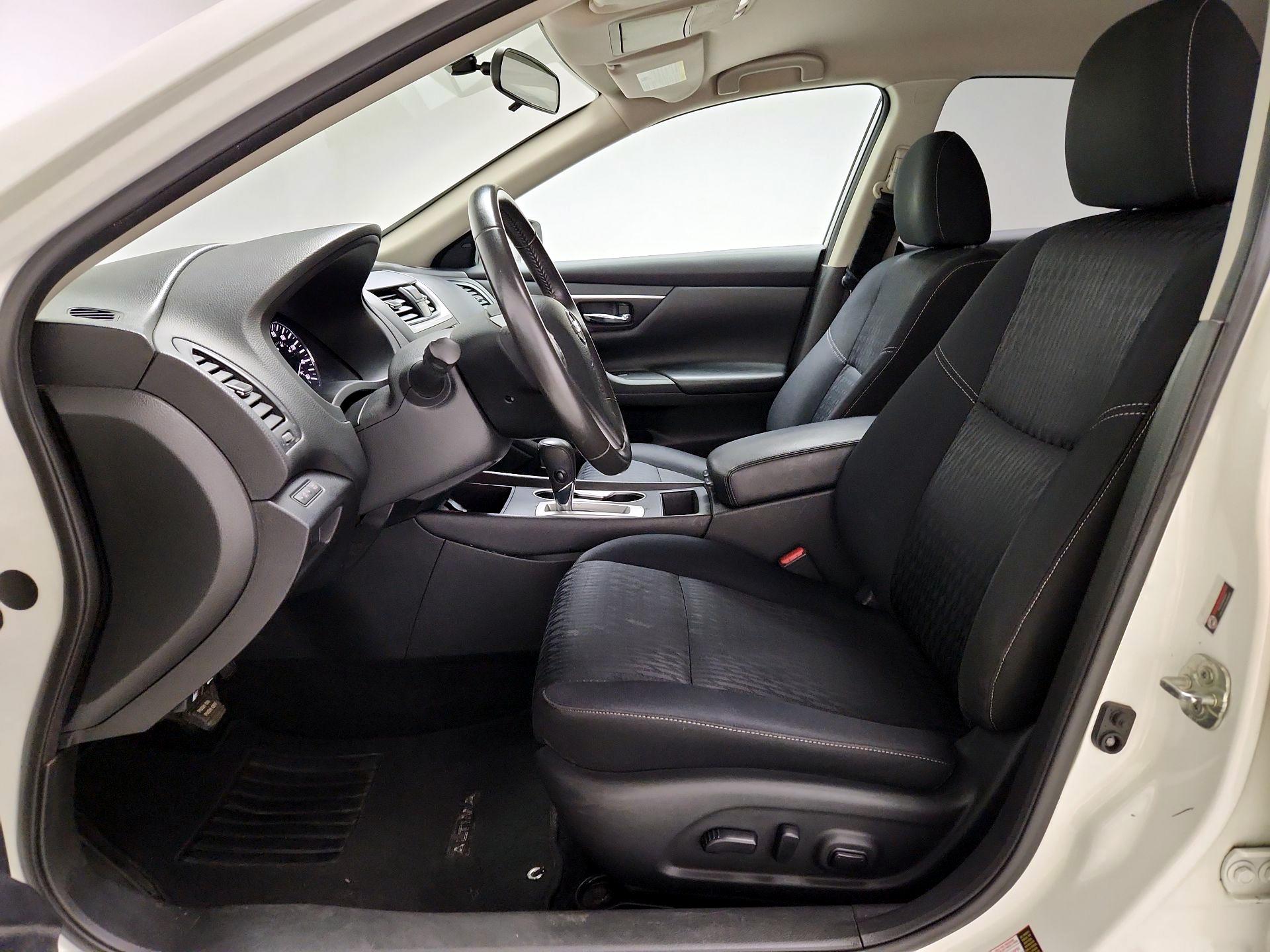 Thumbnail: 2017 Nissan Altima - 11