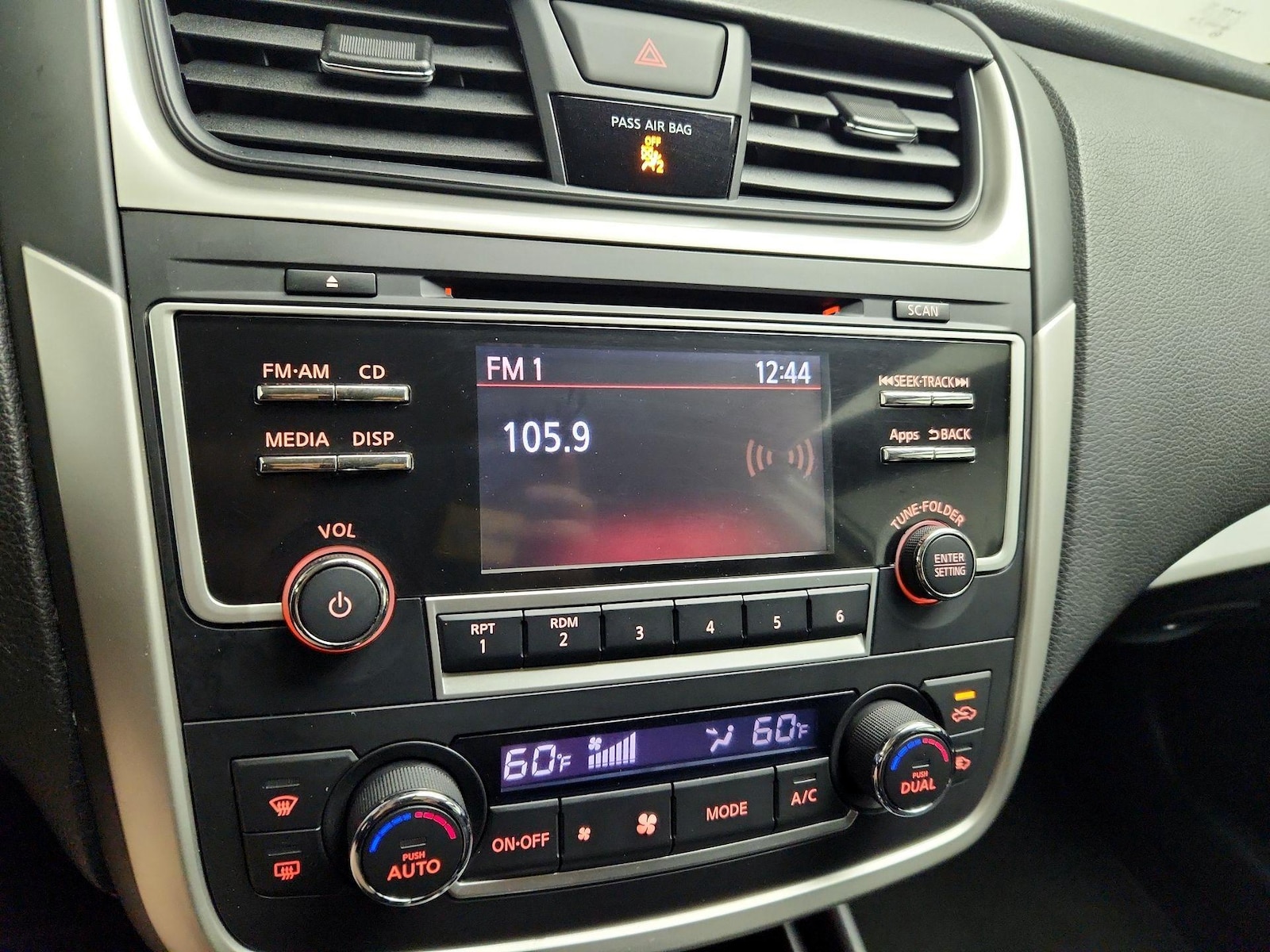 2017 Nissan Altima SV - Photo 16