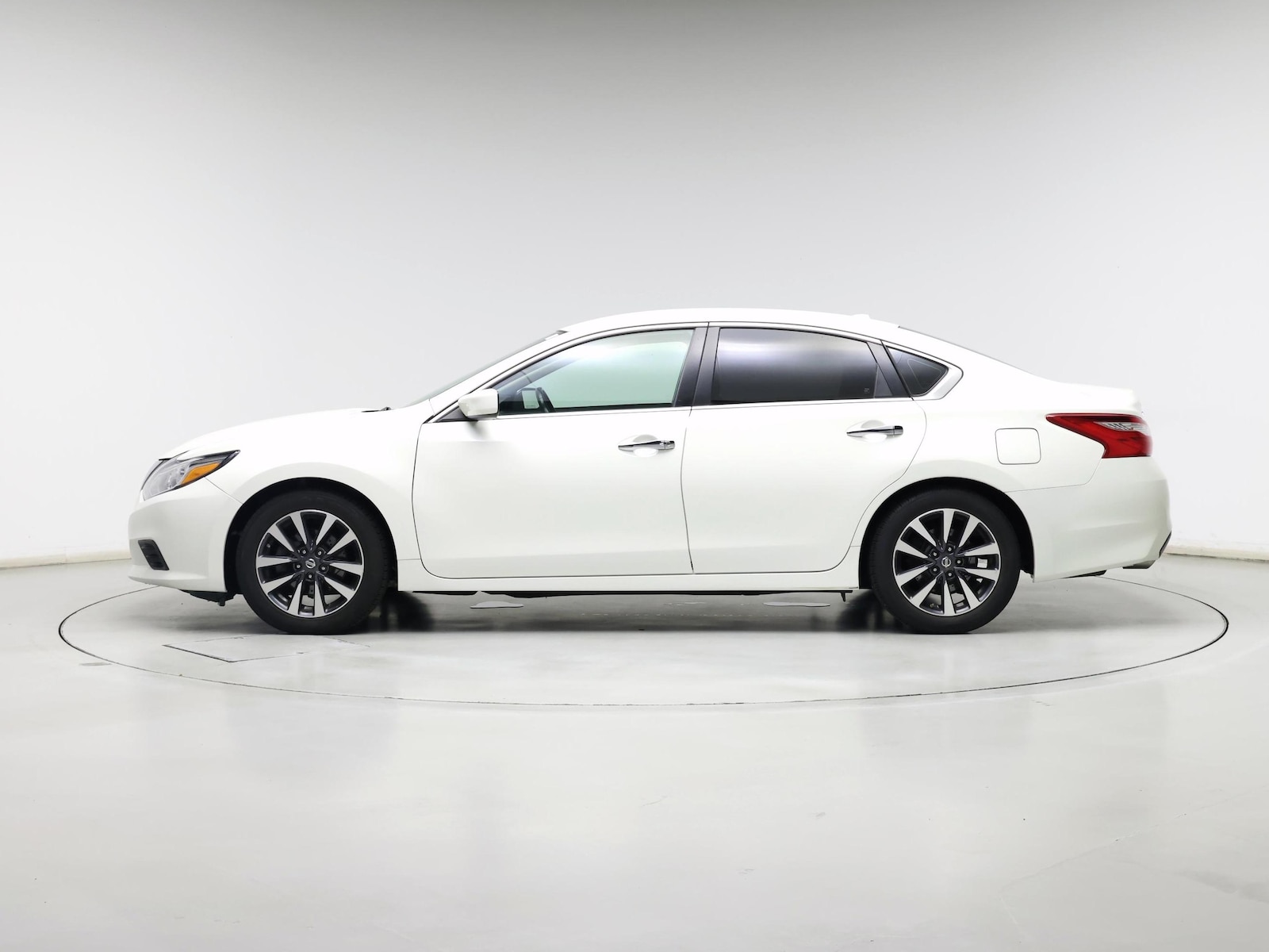 2017 Nissan Altima SV - Photo 4