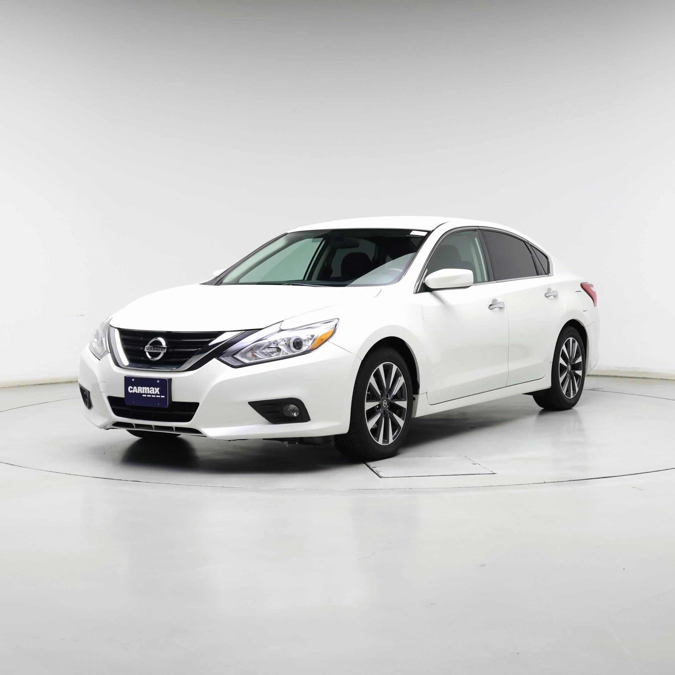 Thumbnail: 2017 Nissan Altima - 4