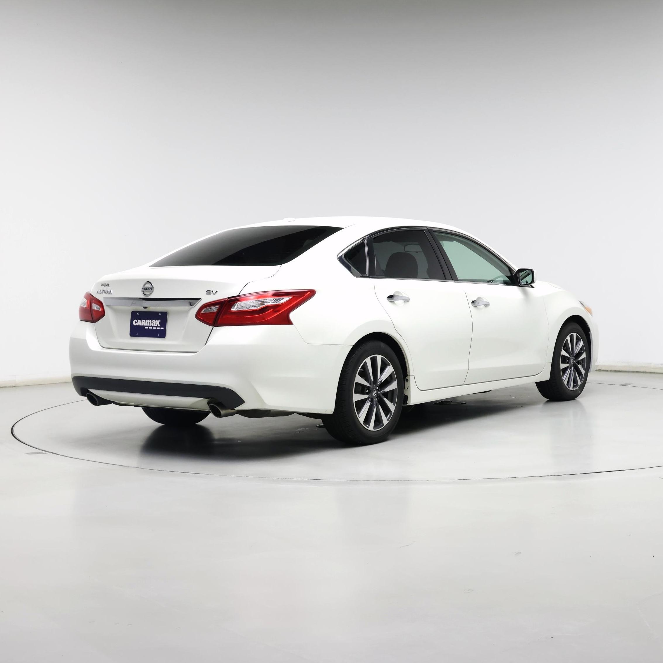 Thumbnail: 2017 Nissan Altima - 8