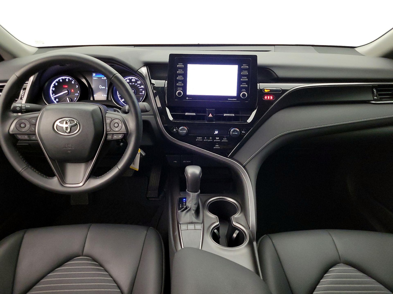 2024 Toyota Camry SE - Photo 10