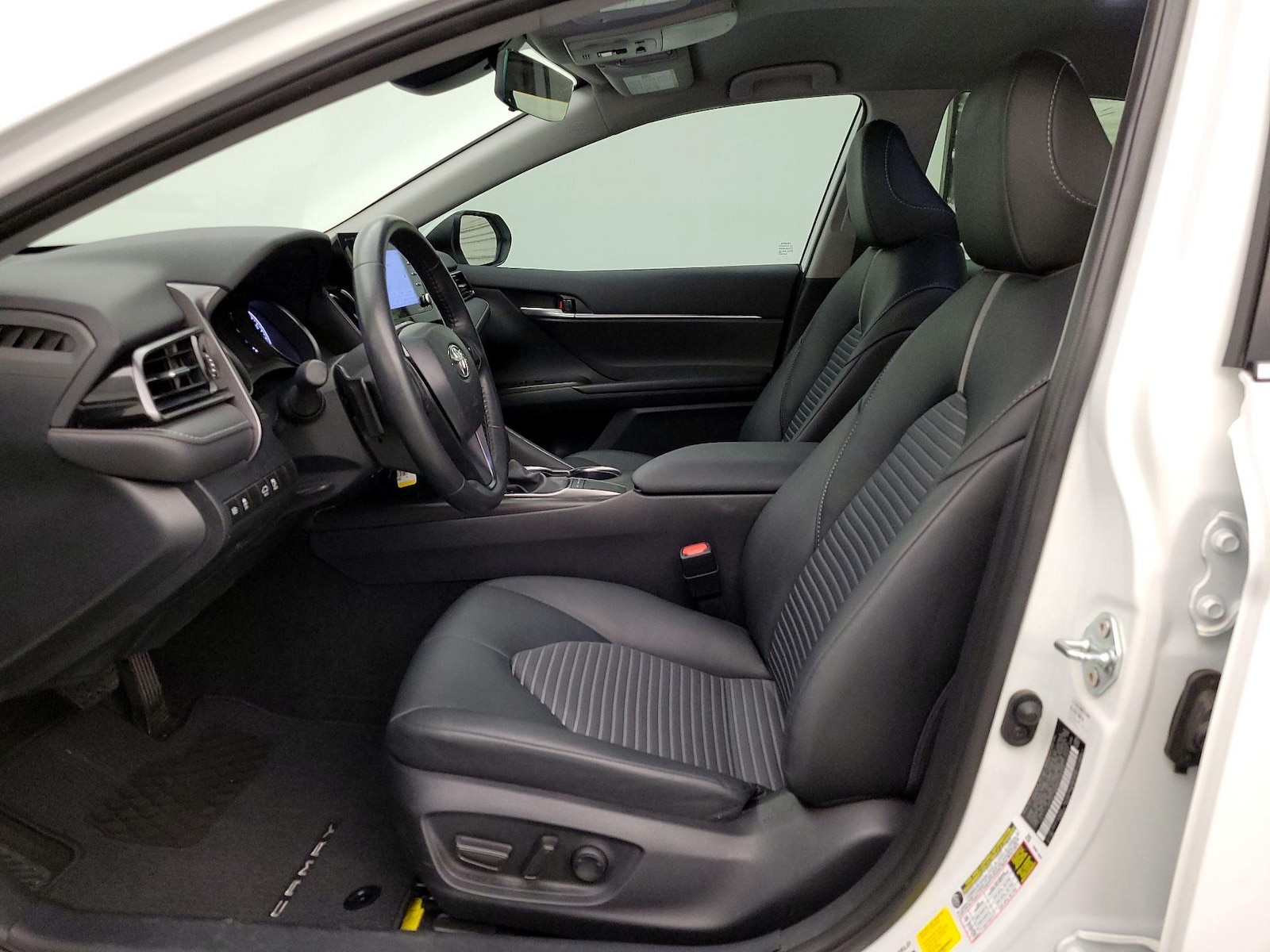 2024 Toyota Camry SE - Photo 12