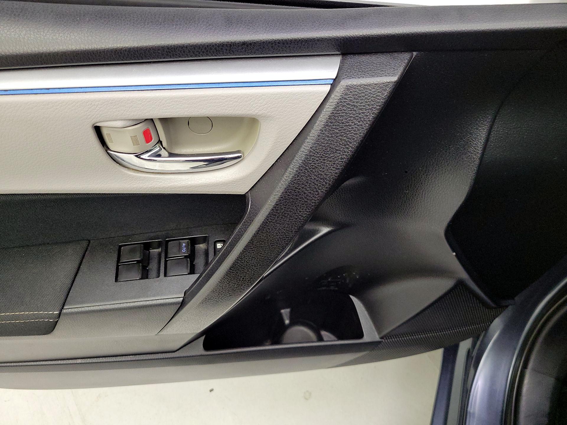 Thumbnail: 2015 Toyota Corolla - 12
