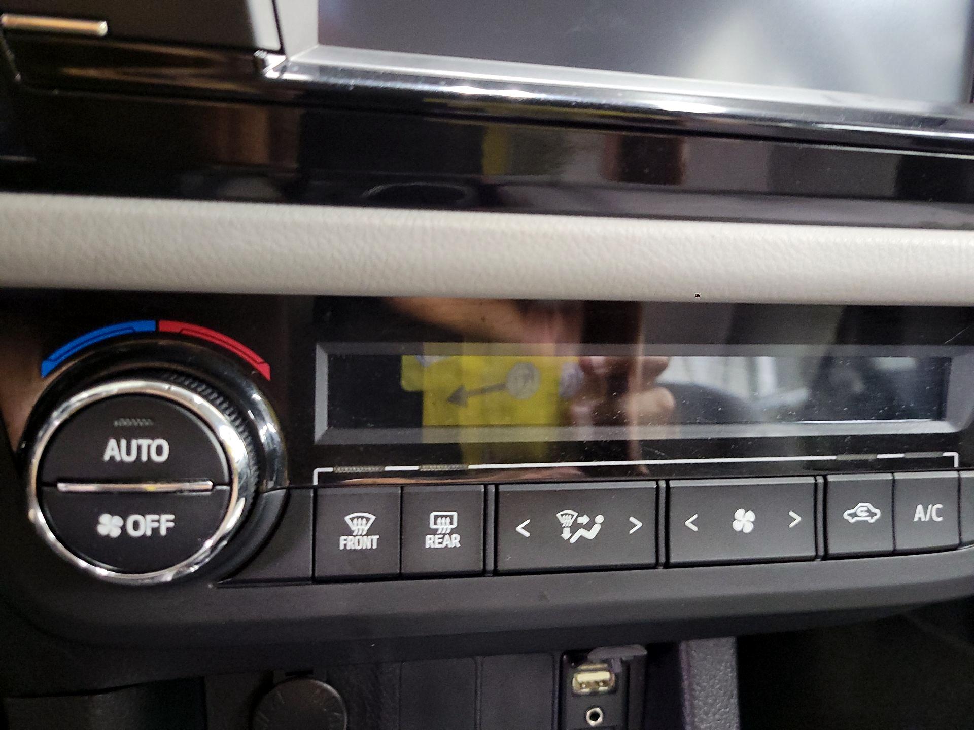Thumbnail: 2015 Toyota Corolla - 16