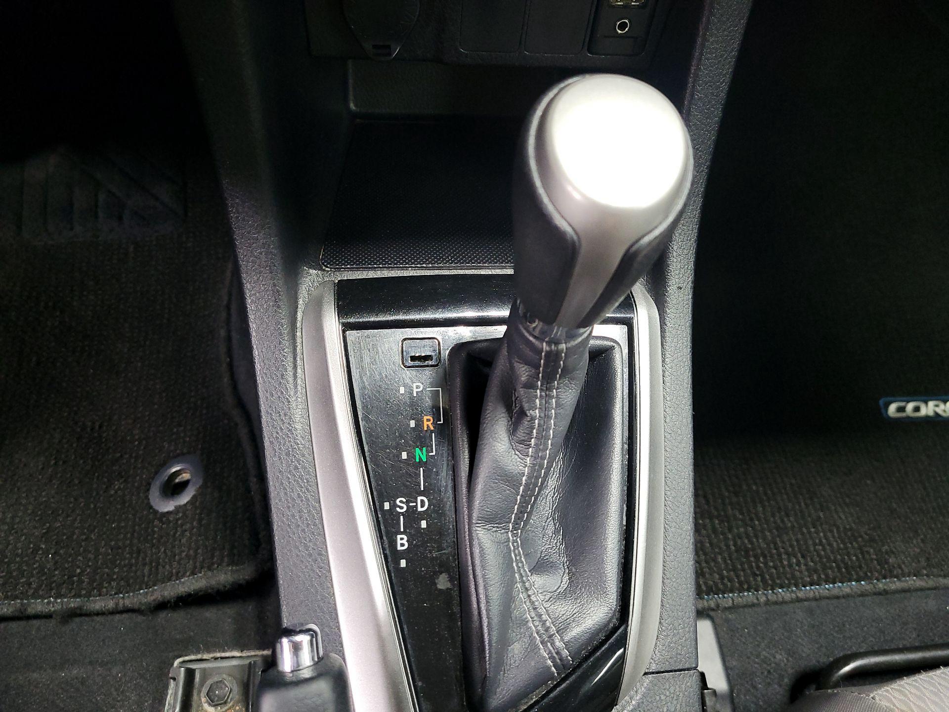 Thumbnail: 2015 Toyota Corolla - 17