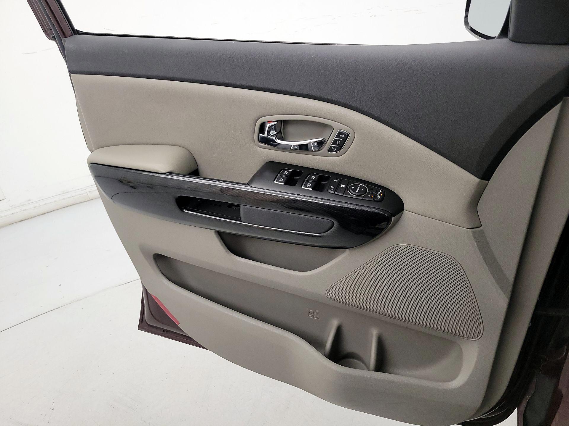 Thumbnail: 2018 Kia Sedona - 12