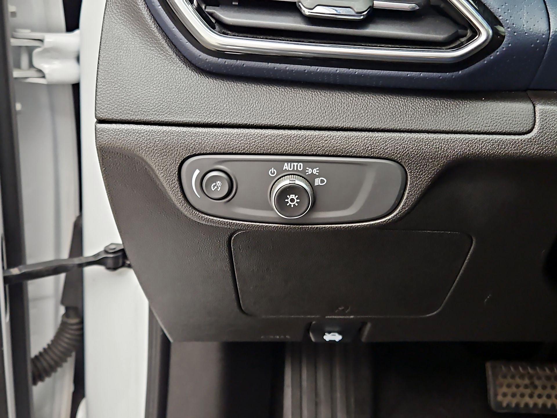 Thumbnail: 2023 Chevrolet Bolt EUV - 13