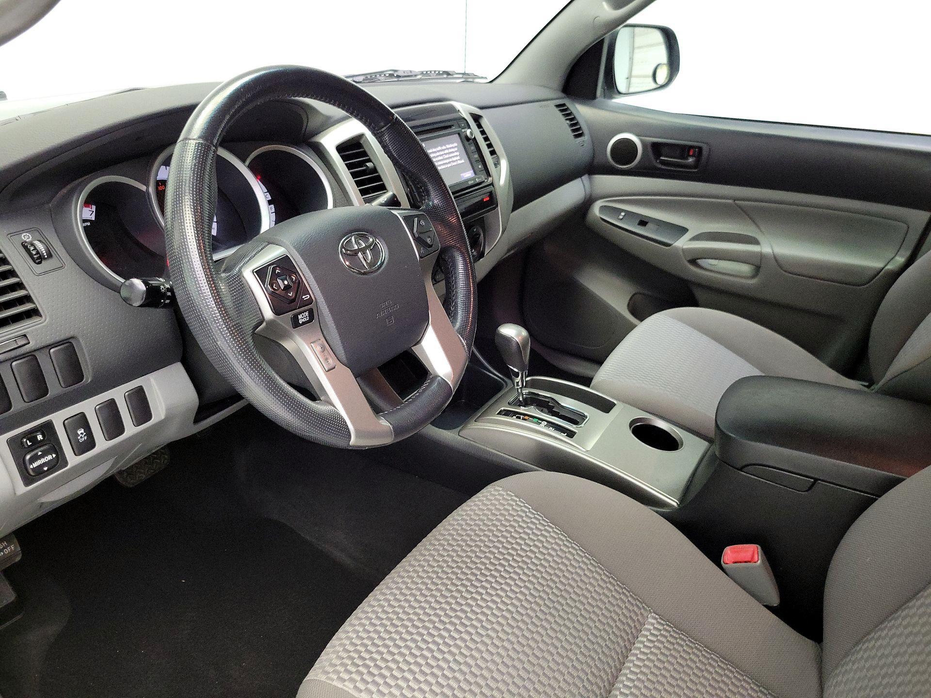 Thumbnail: 2015 Toyota Tacoma - 9