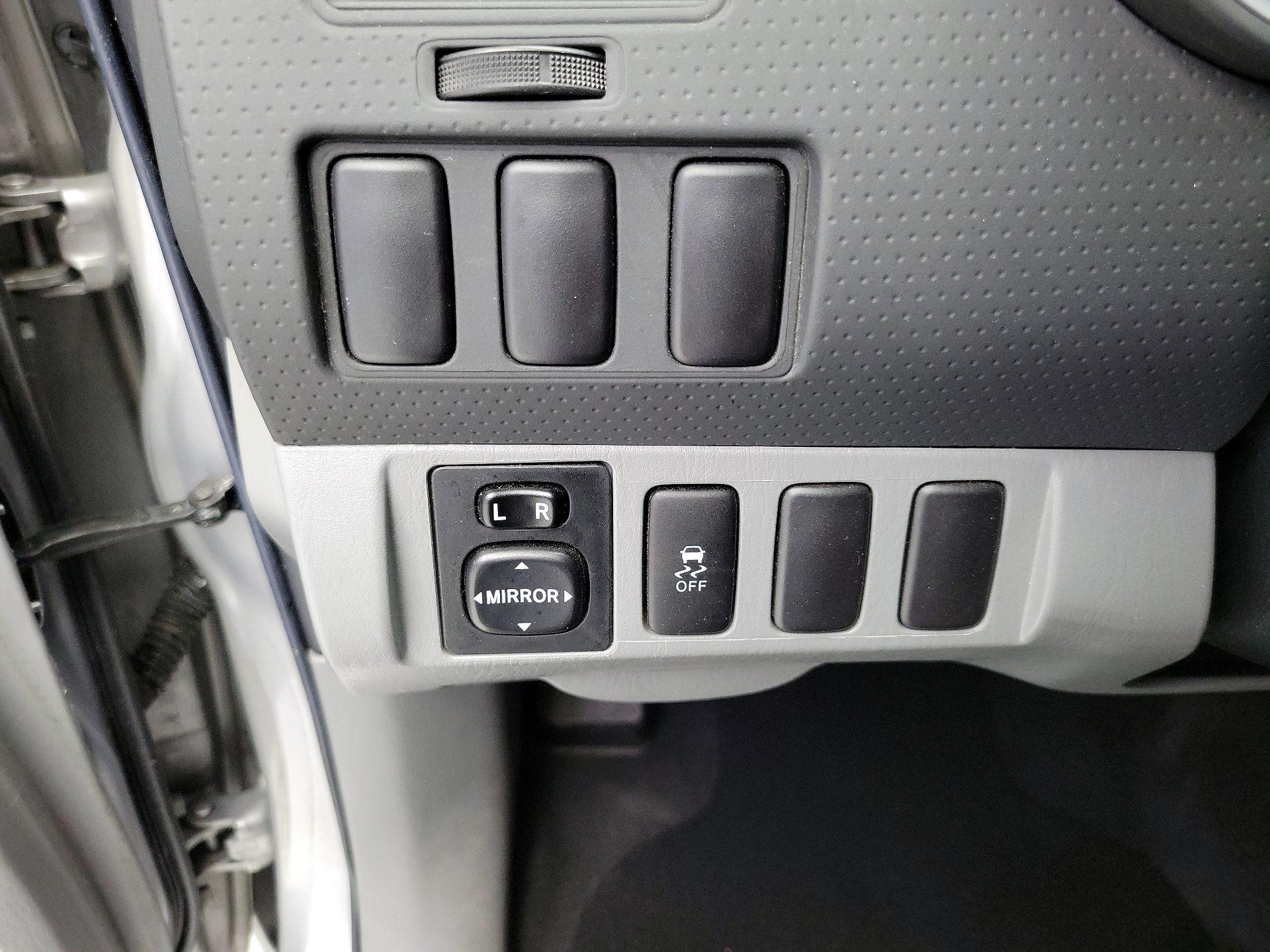 Thumbnail: 2015 Toyota Tacoma - 13