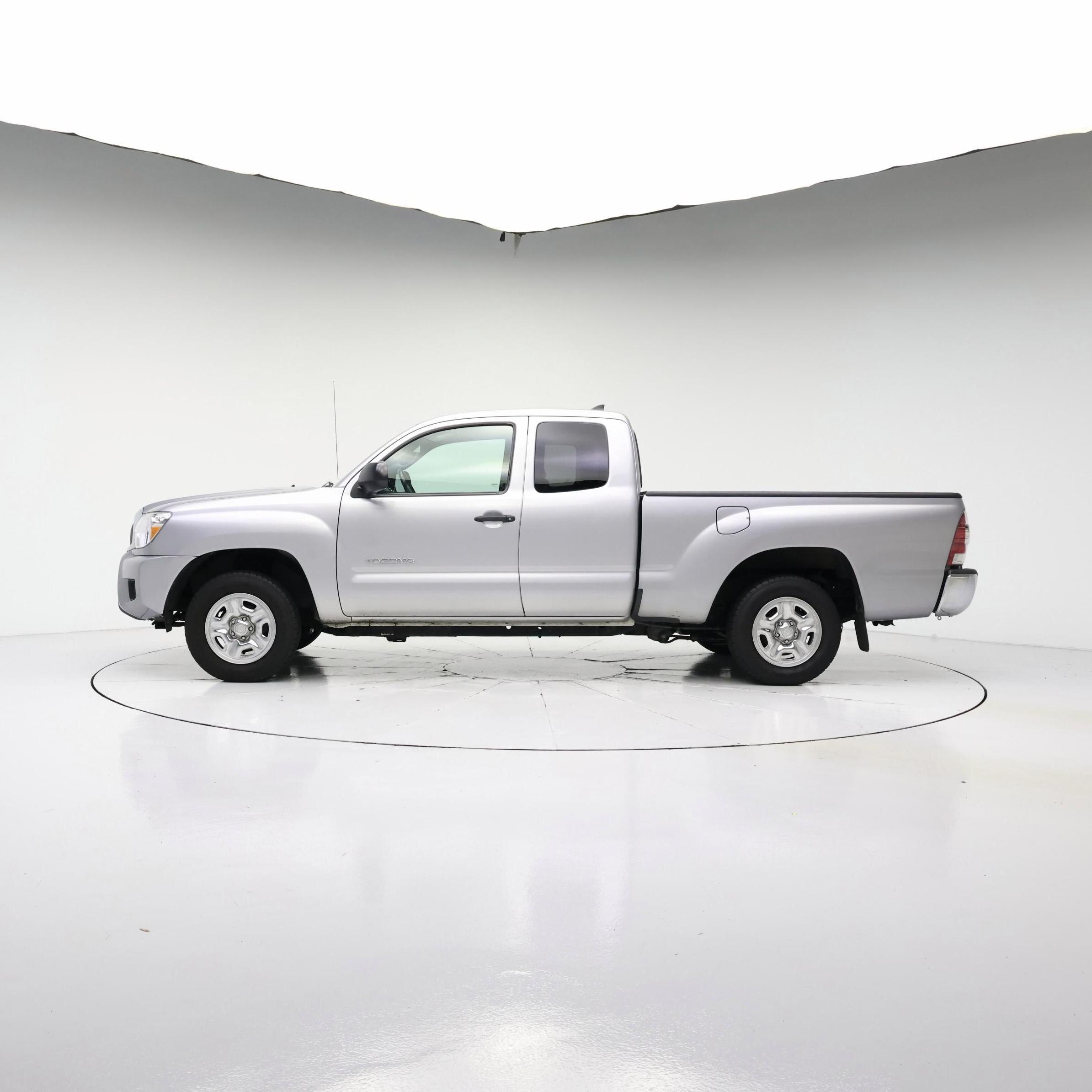 Thumbnail: 2015 Toyota Tacoma - 3