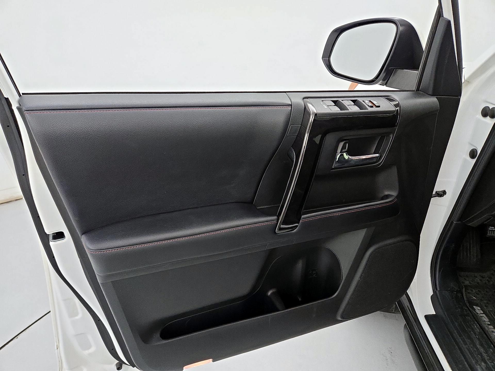 Thumbnail: 2019 Toyota 4Runner - 12