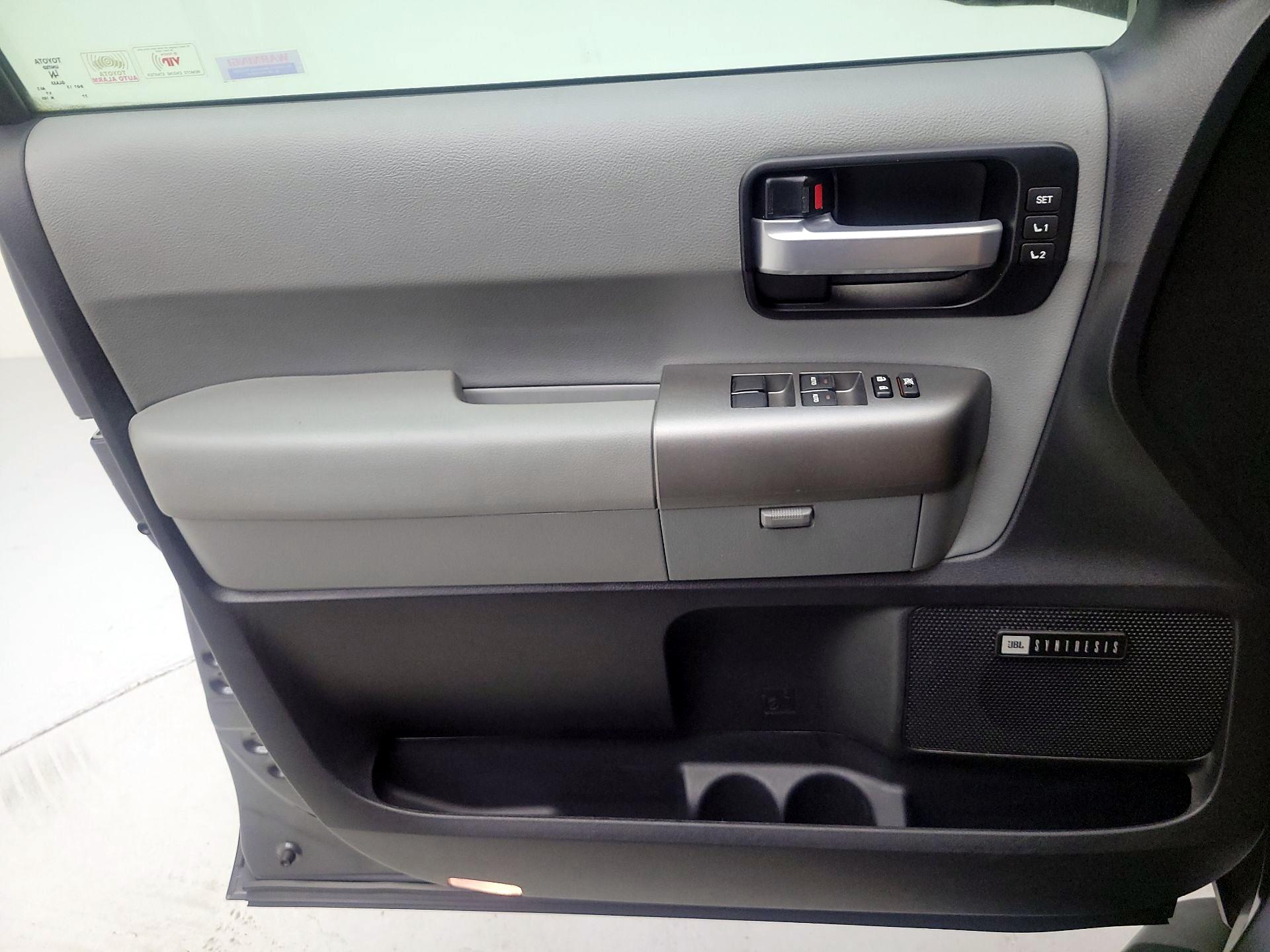 Thumbnail: 2016 Toyota Sequoia - 12