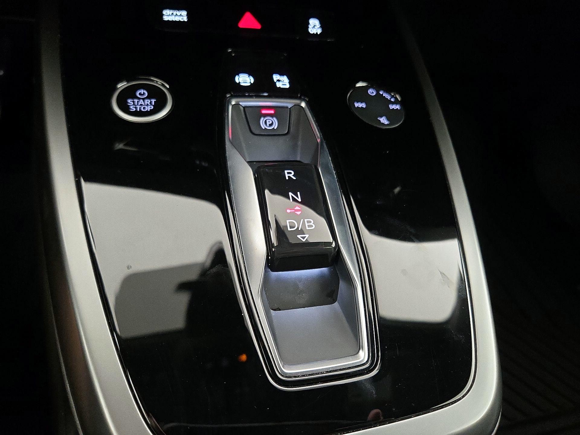 Thumbnail: 2023 Audi Q4 e-tron - 18