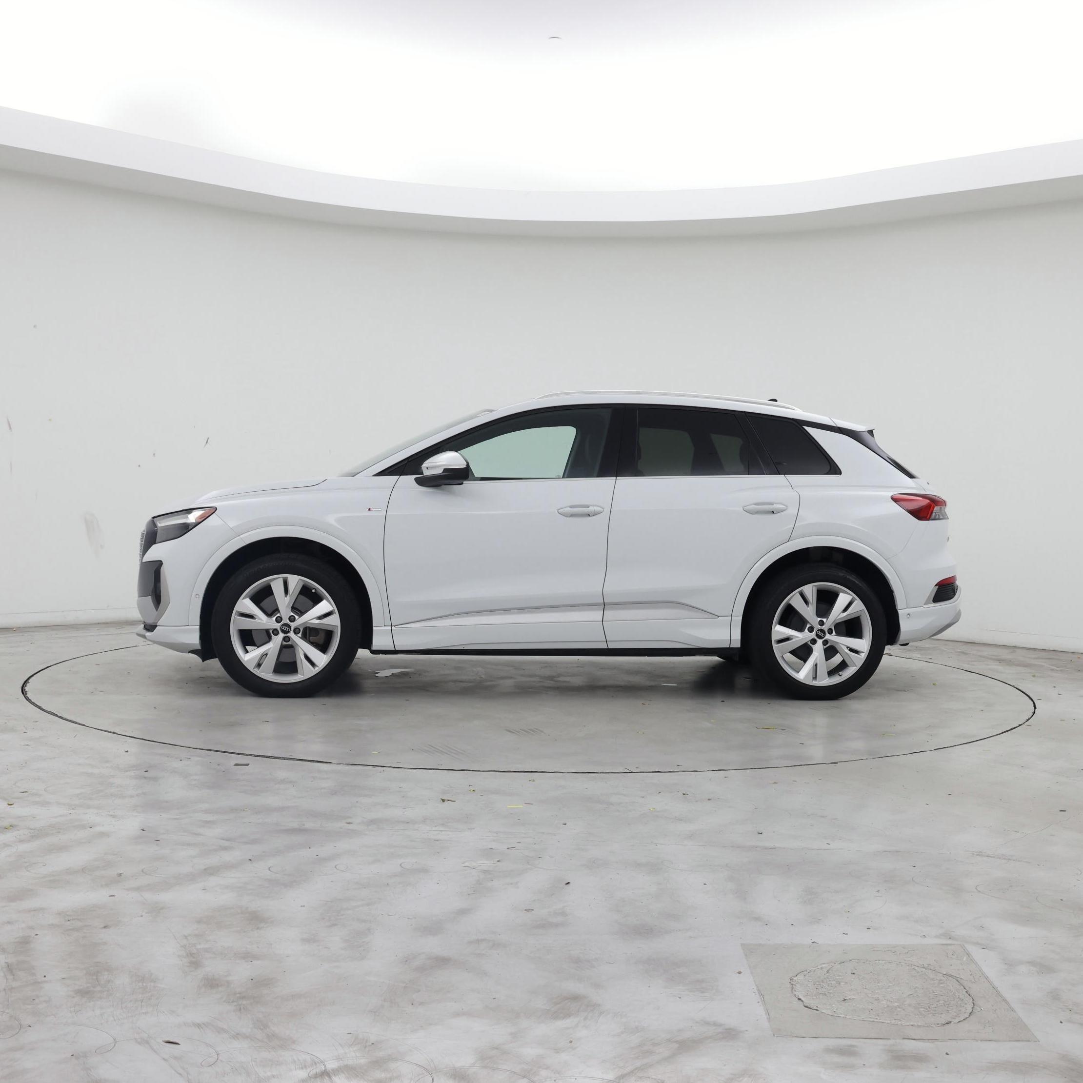 Thumbnail: 2023 Audi Q4 e-tron - 3