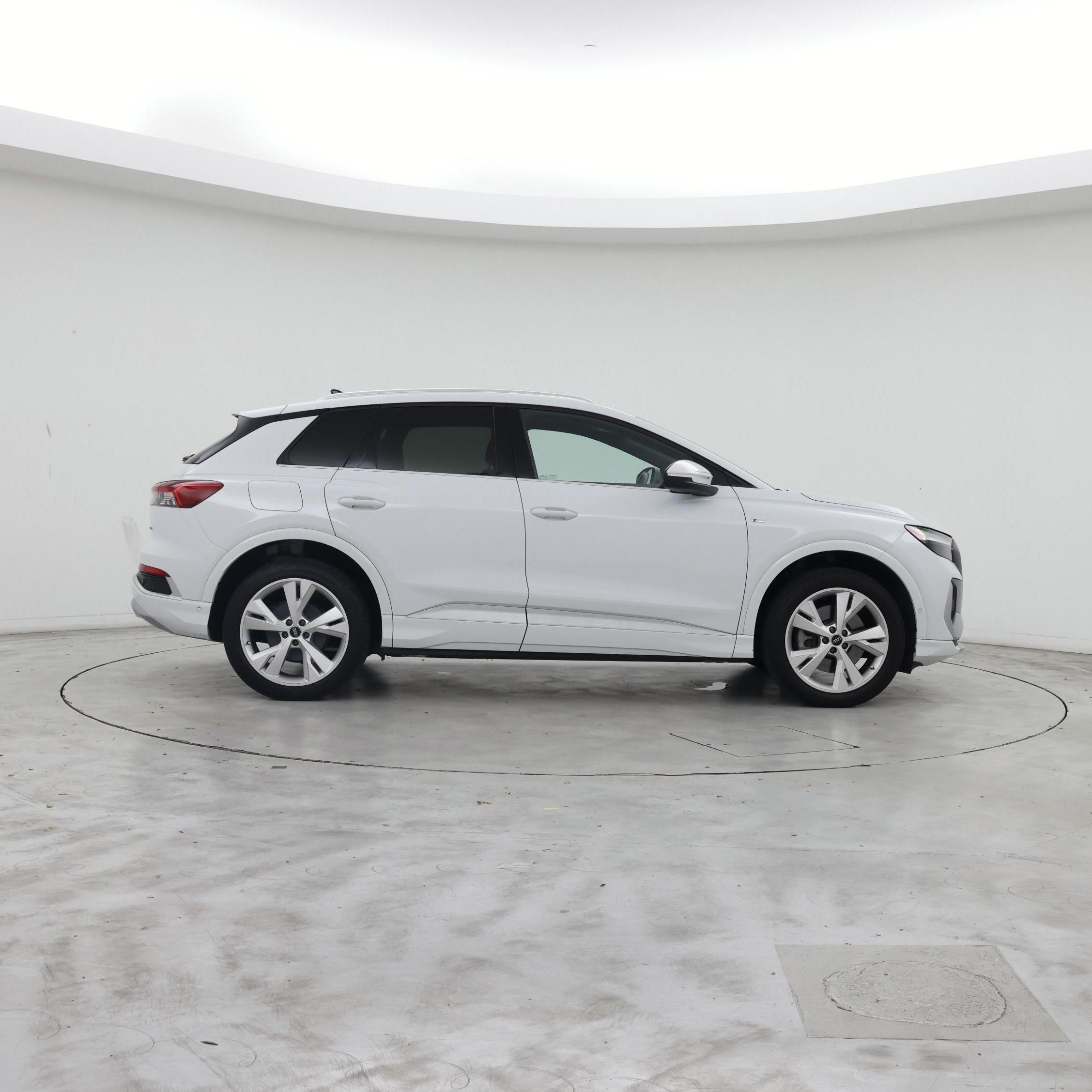 Thumbnail: 2023 Audi Q4 e-tron - 7