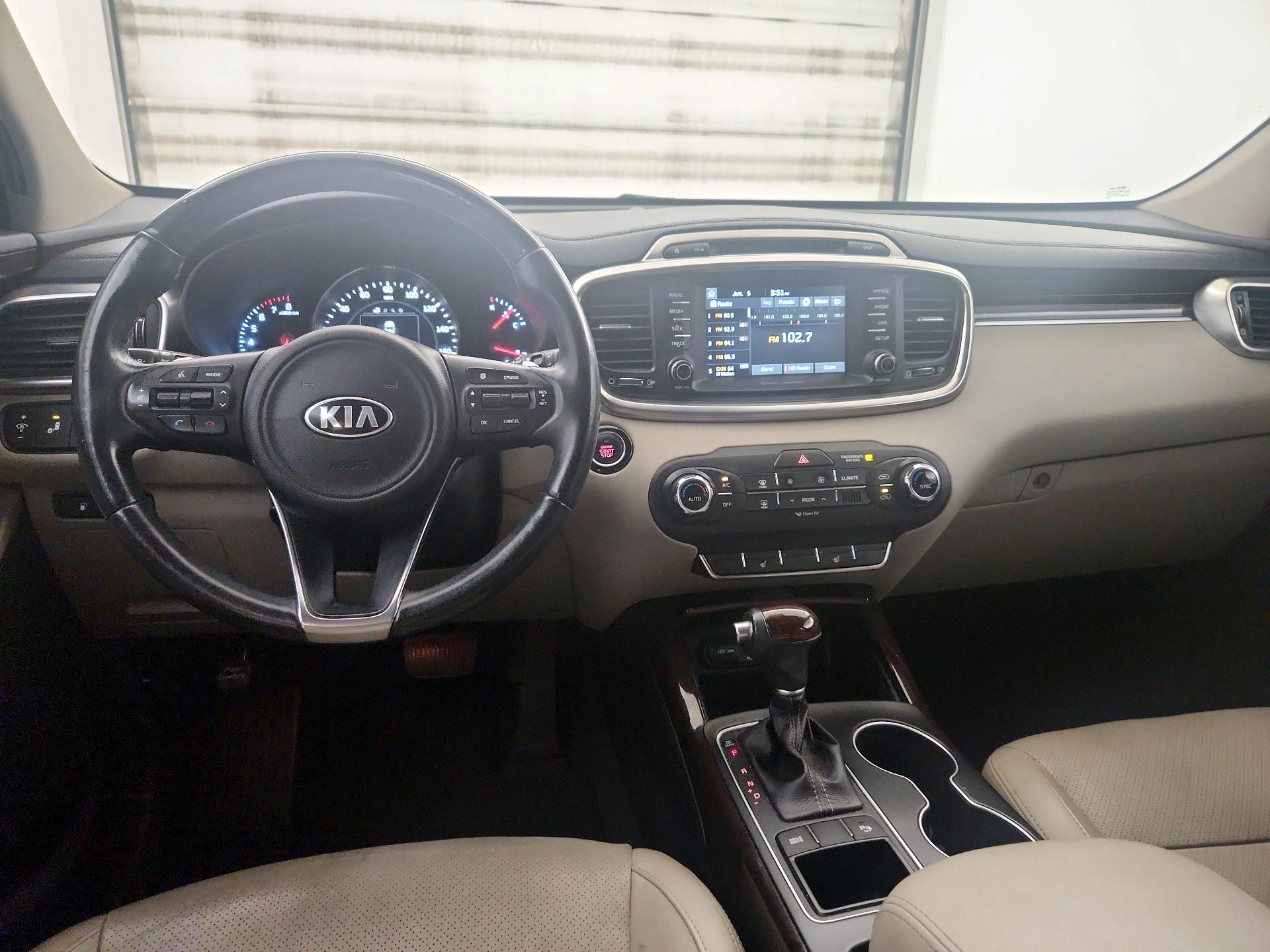 Thumbnail: 2017 Kia Sorento - 9