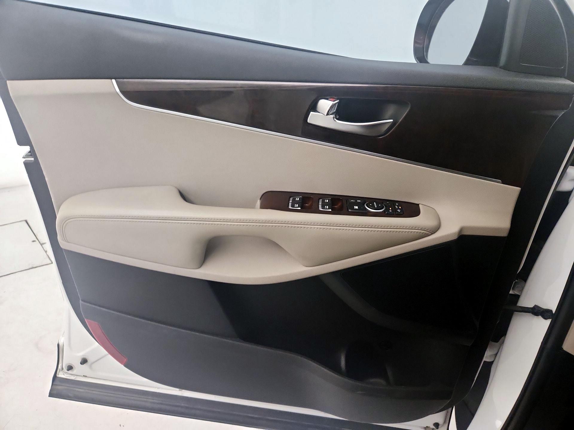 Thumbnail: 2017 Kia Sorento - 12