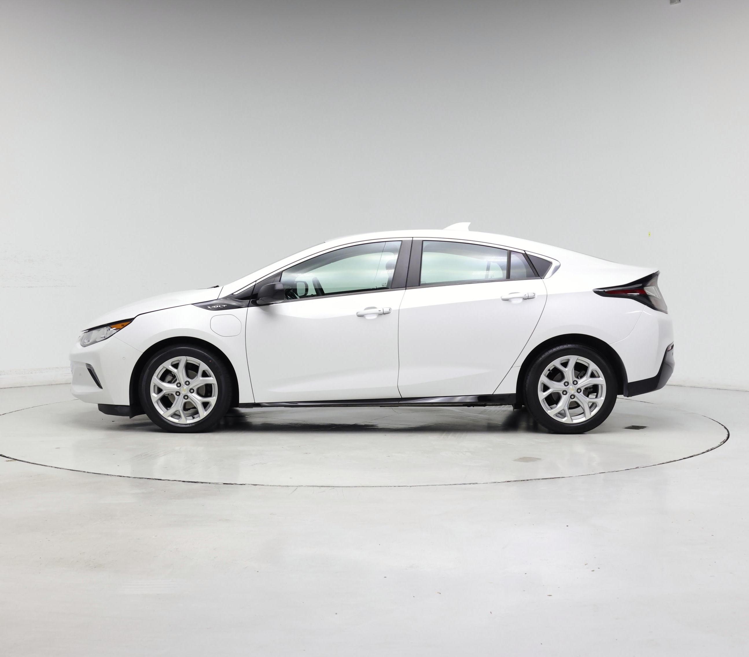 Thumbnail: 2017 Chevrolet Volt - 3