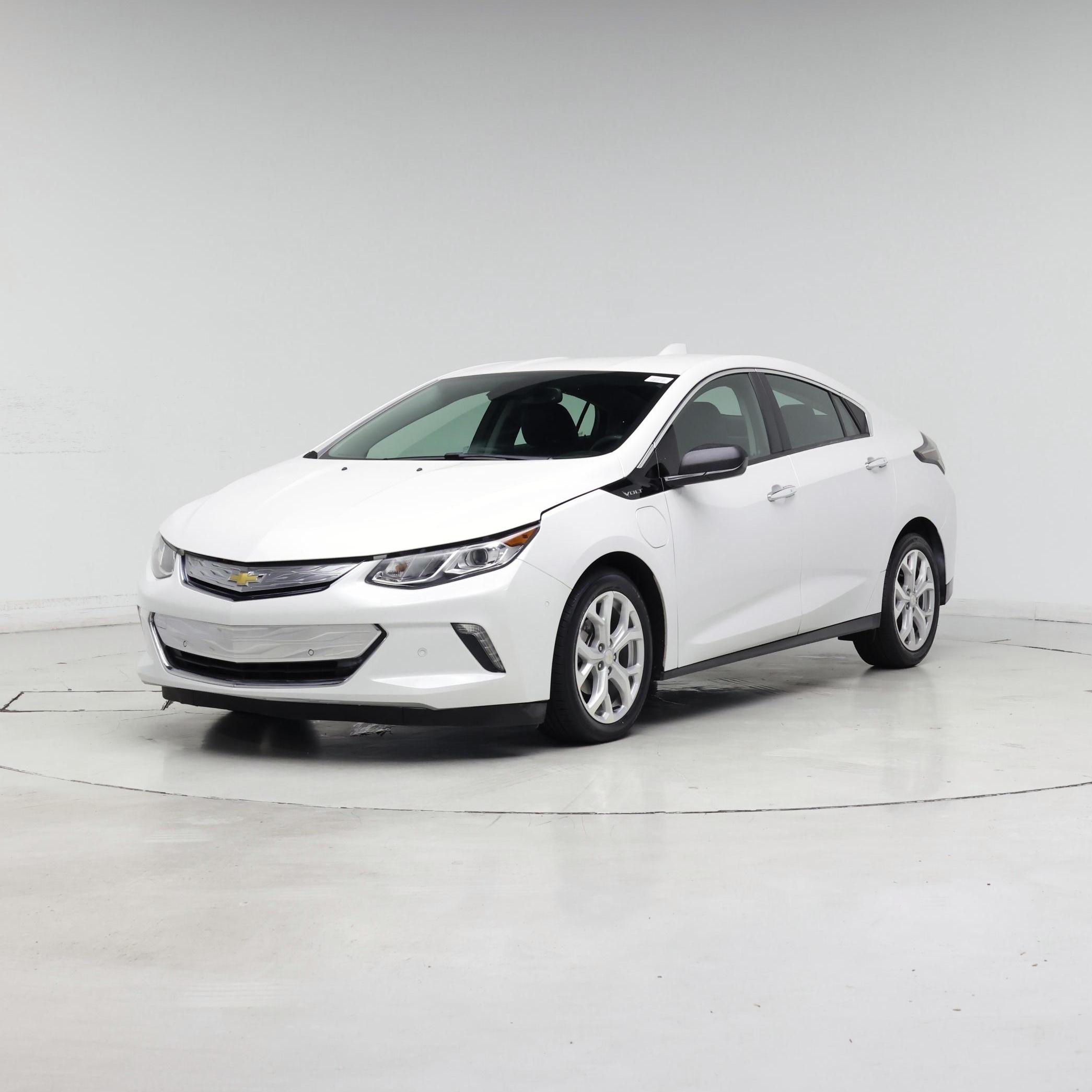 Thumbnail: 2017 Chevrolet Volt - 4