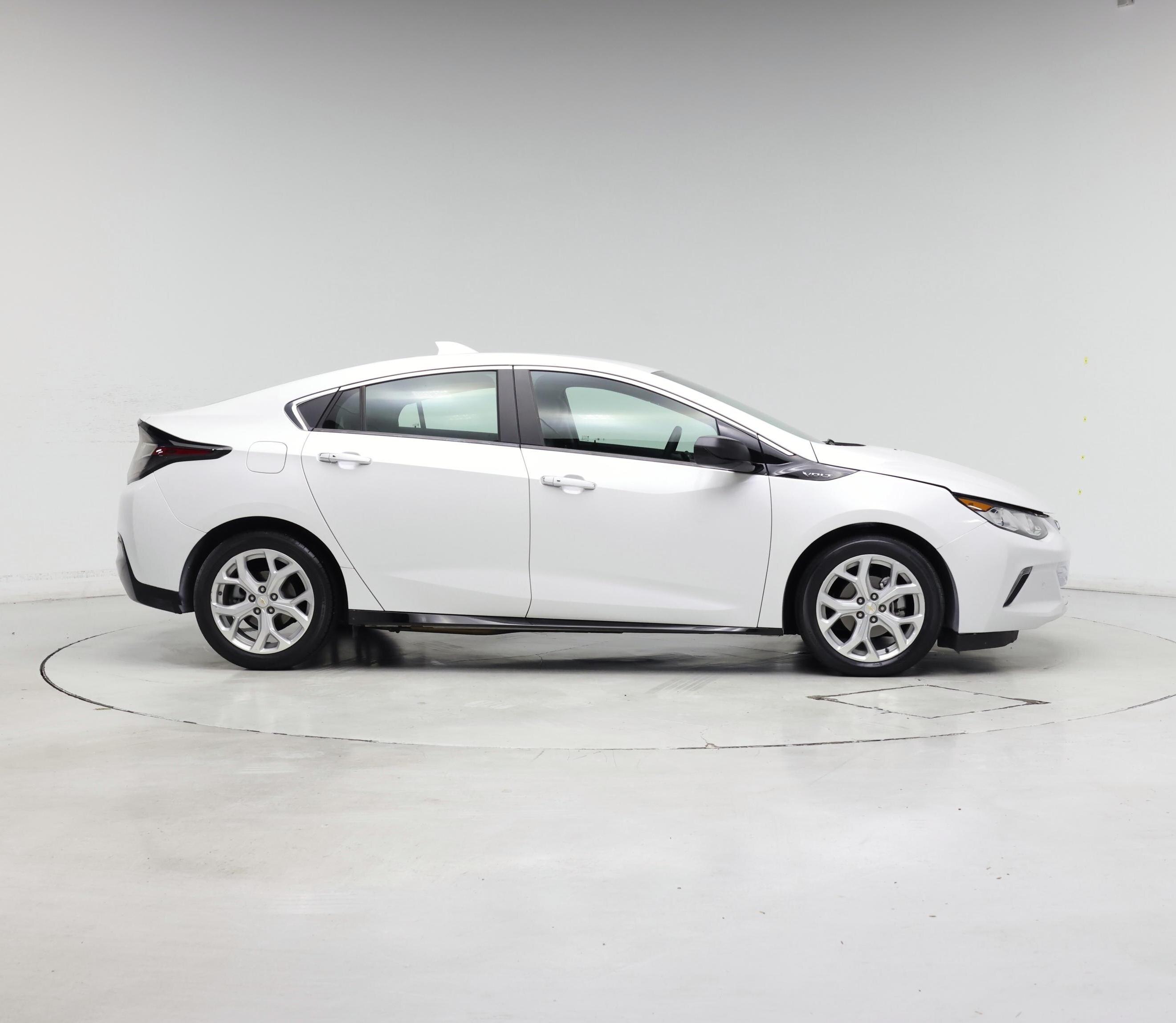 Thumbnail: 2017 Chevrolet Volt - 7