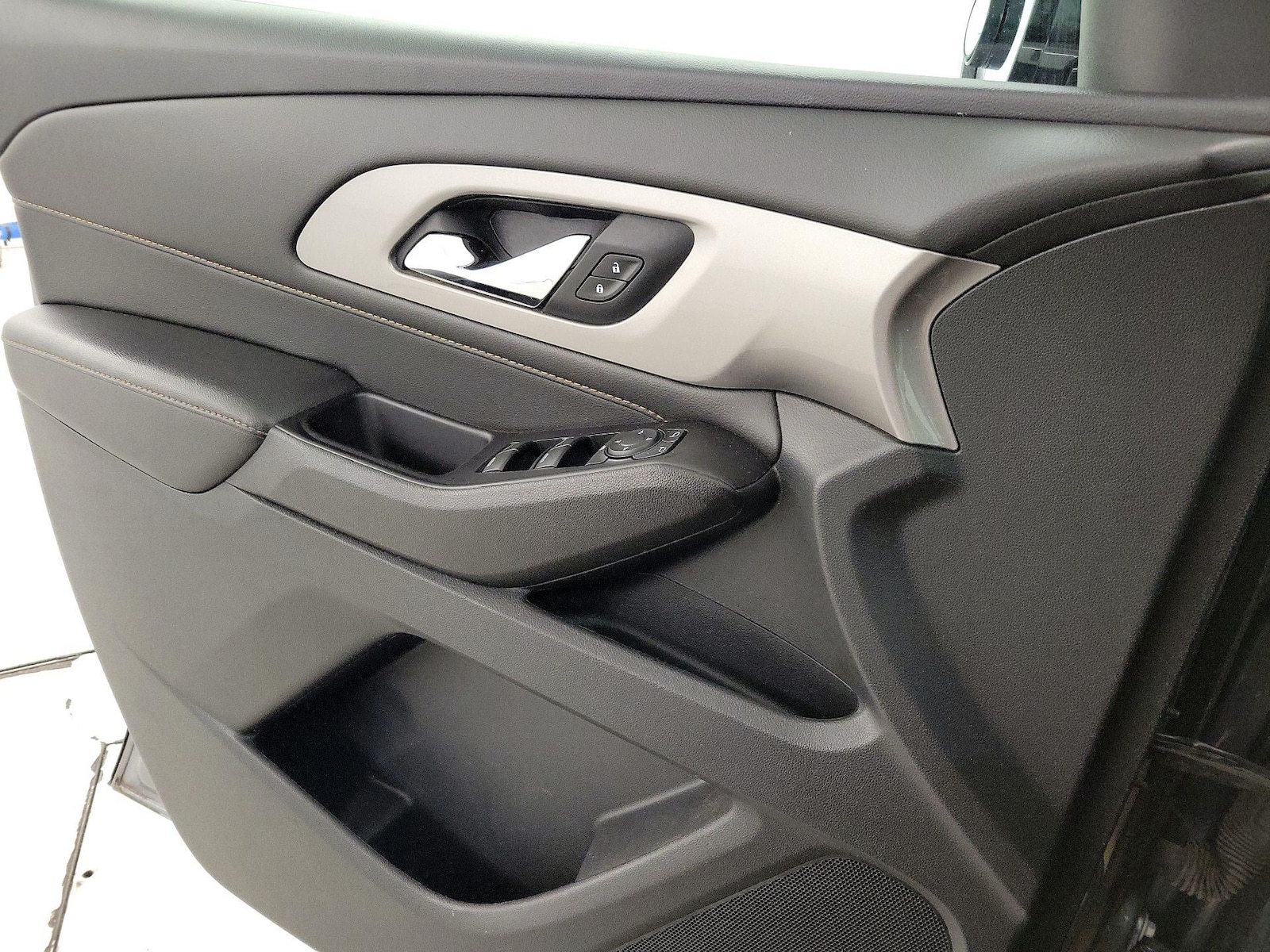 2020 Chevrolet Traverse LS - Photo 13