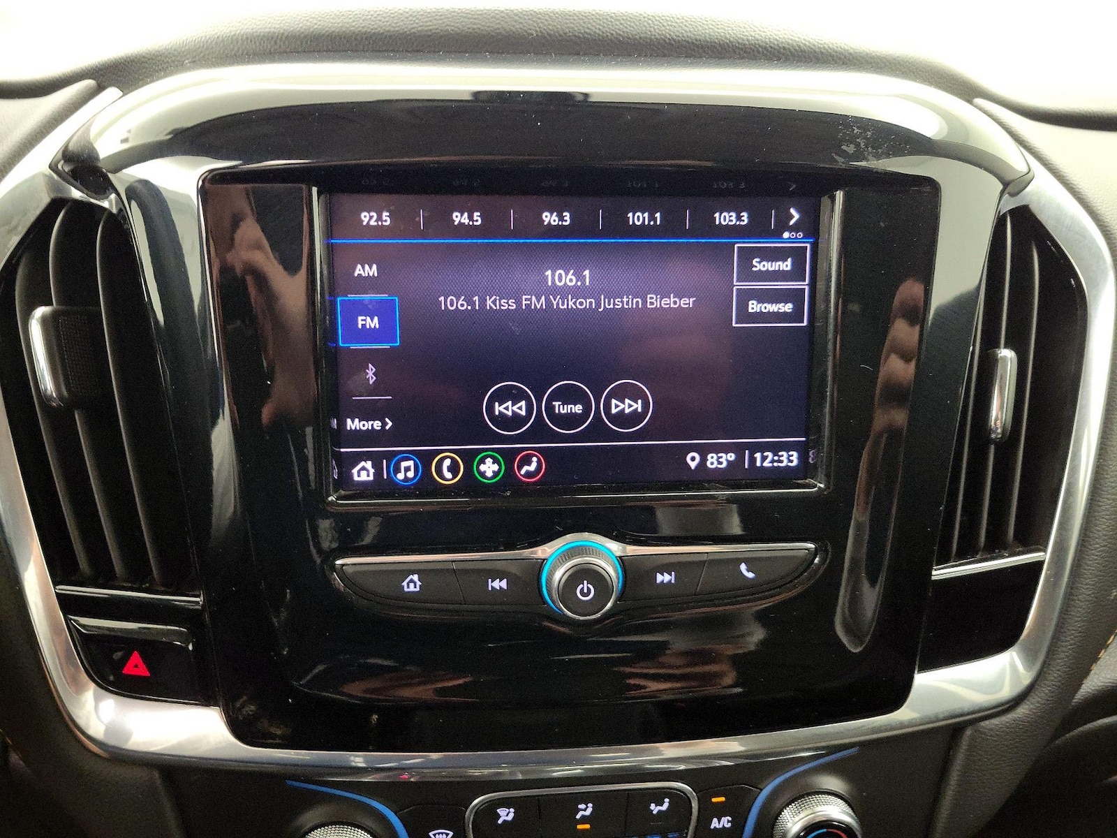 2020 Chevrolet Traverse LS - Photo 16