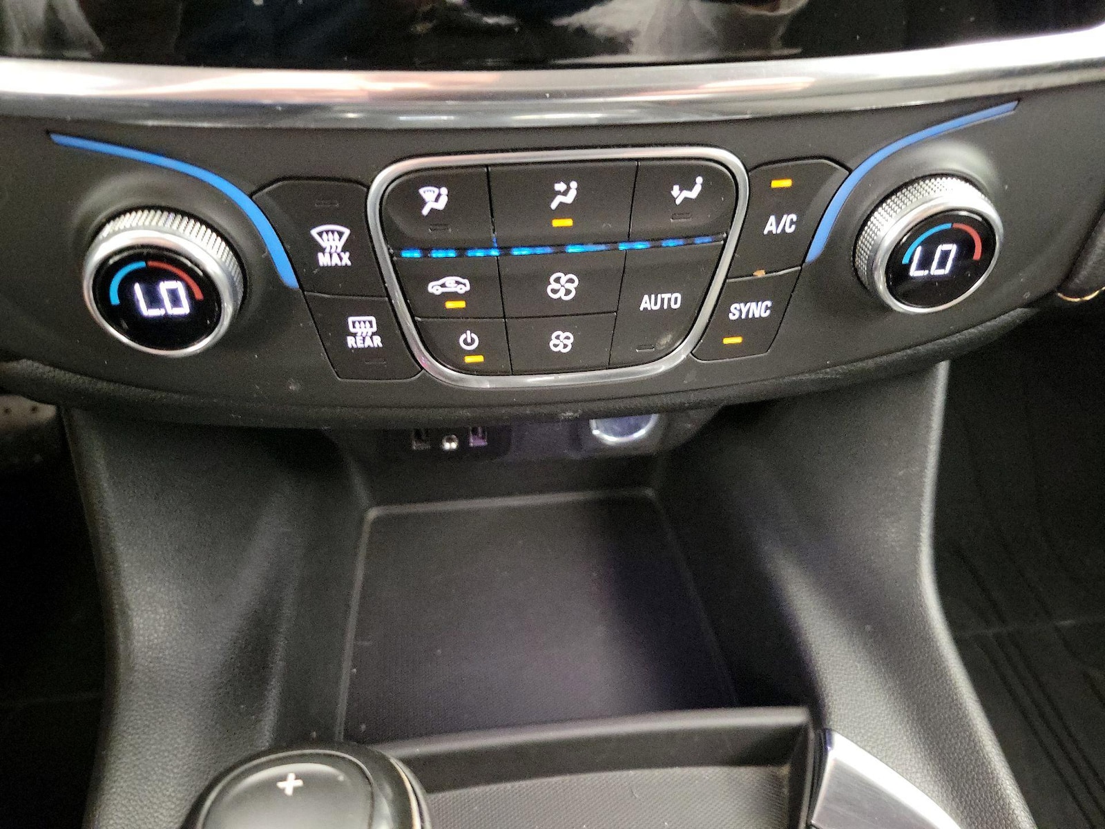 2020 Chevrolet Traverse LS - Photo 17