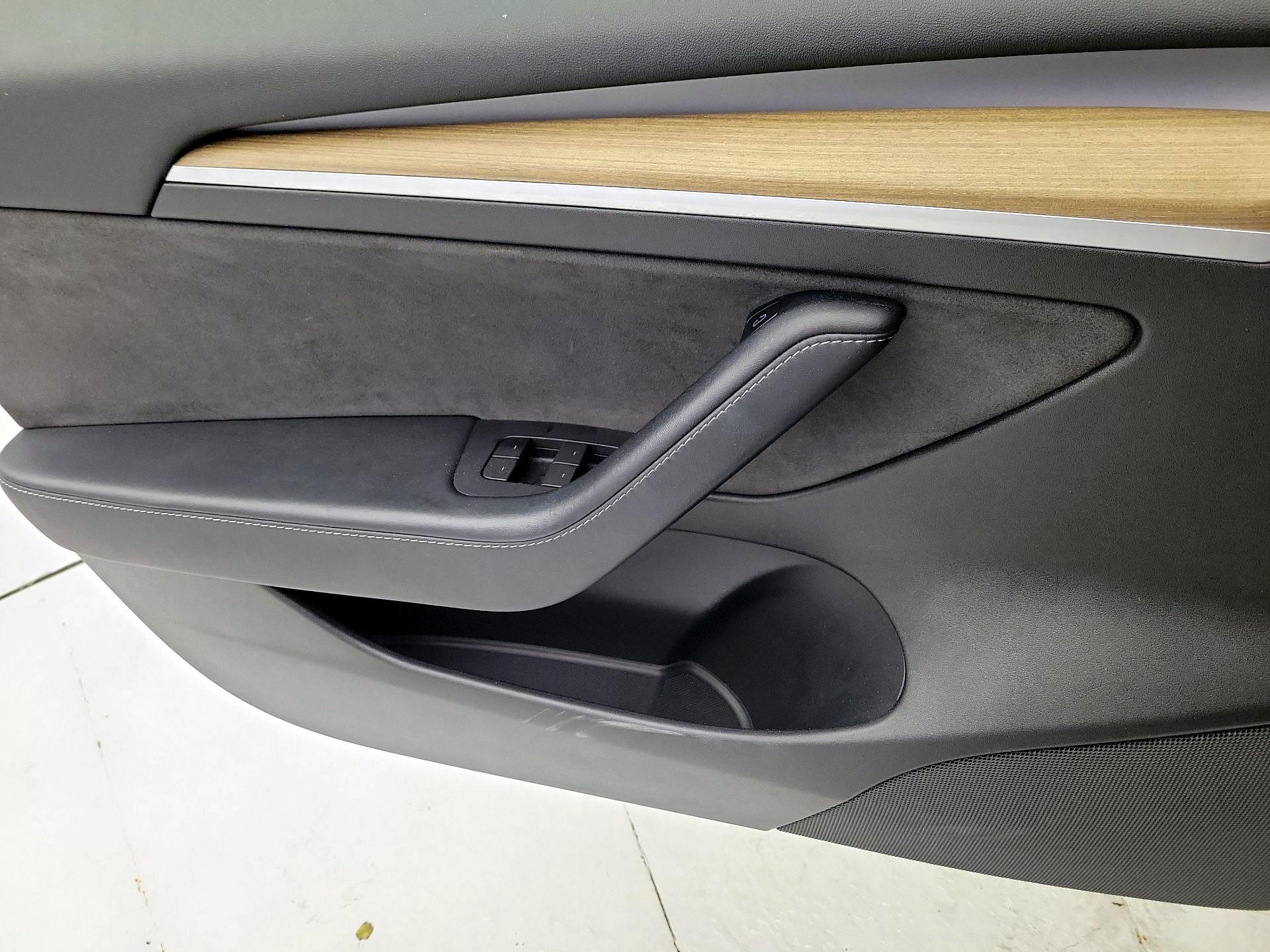 Thumbnail: 2022 Tesla Model 3 - 12