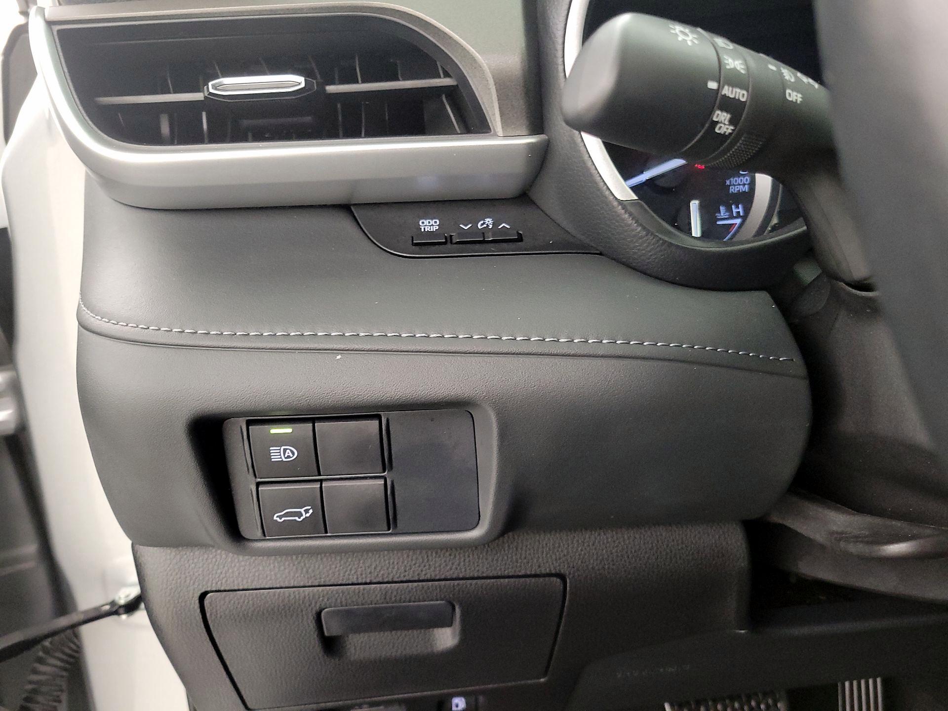 Thumbnail: 2021 Toyota Highlander - 13