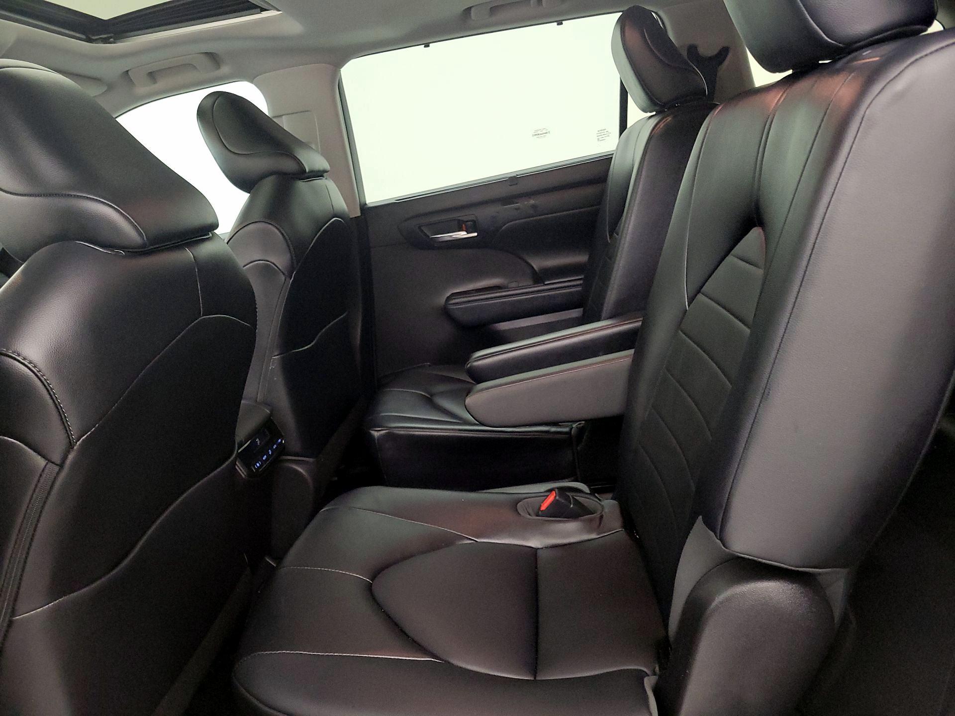 Thumbnail: 2021 Toyota Highlander - 20