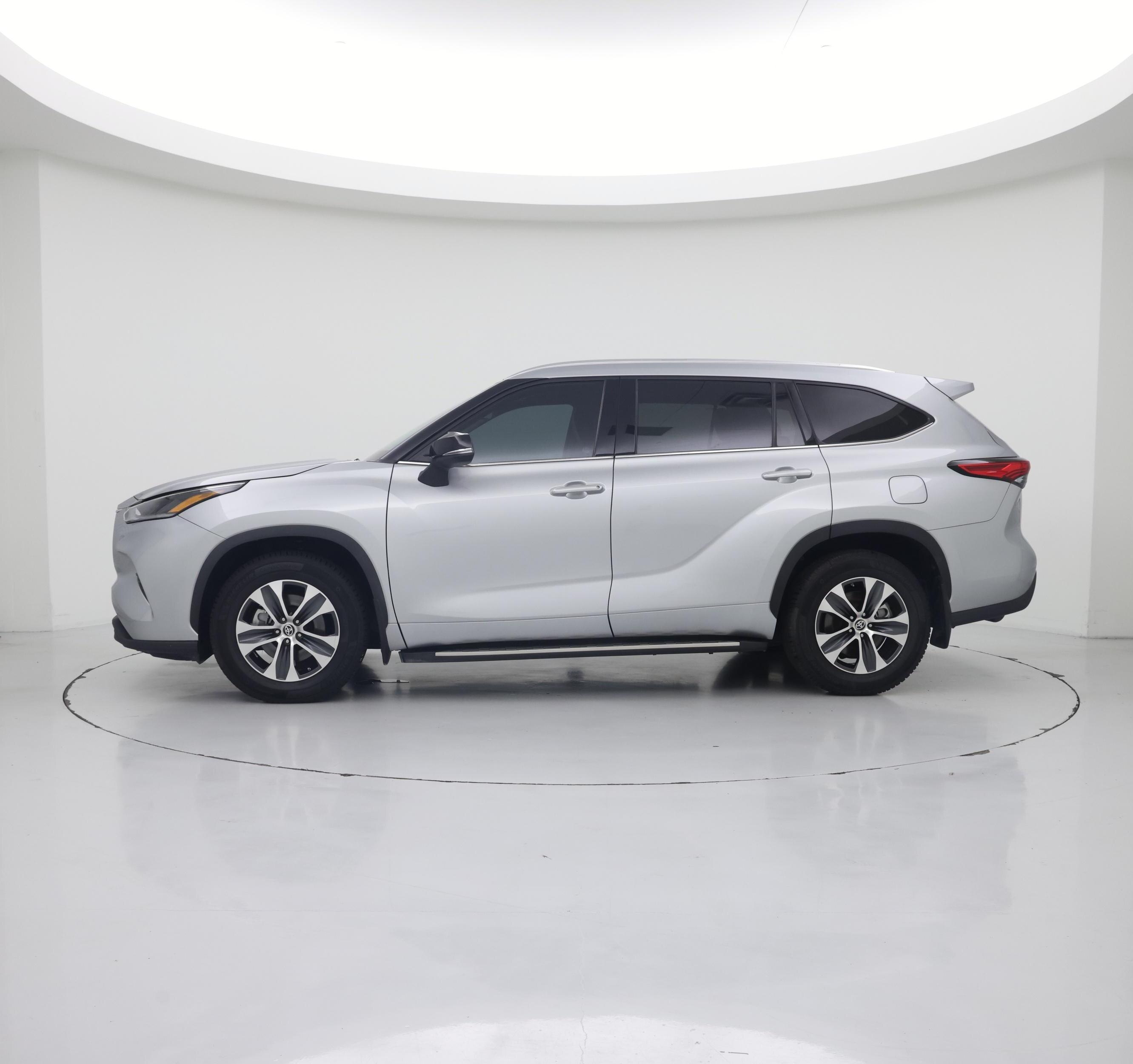 Thumbnail: 2021 Toyota Highlander - 3