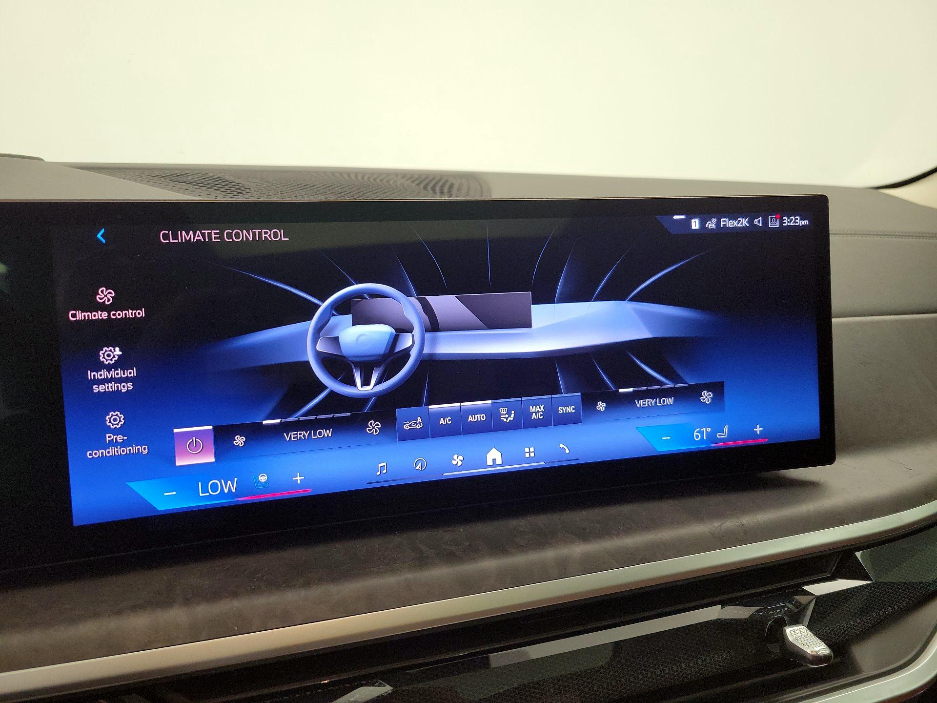 Thumbnail: 2025 BMW X7 - 16