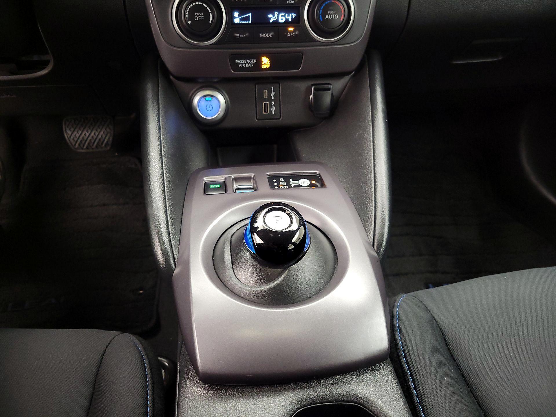 Thumbnail: 2022 Nissan Leaf - 17