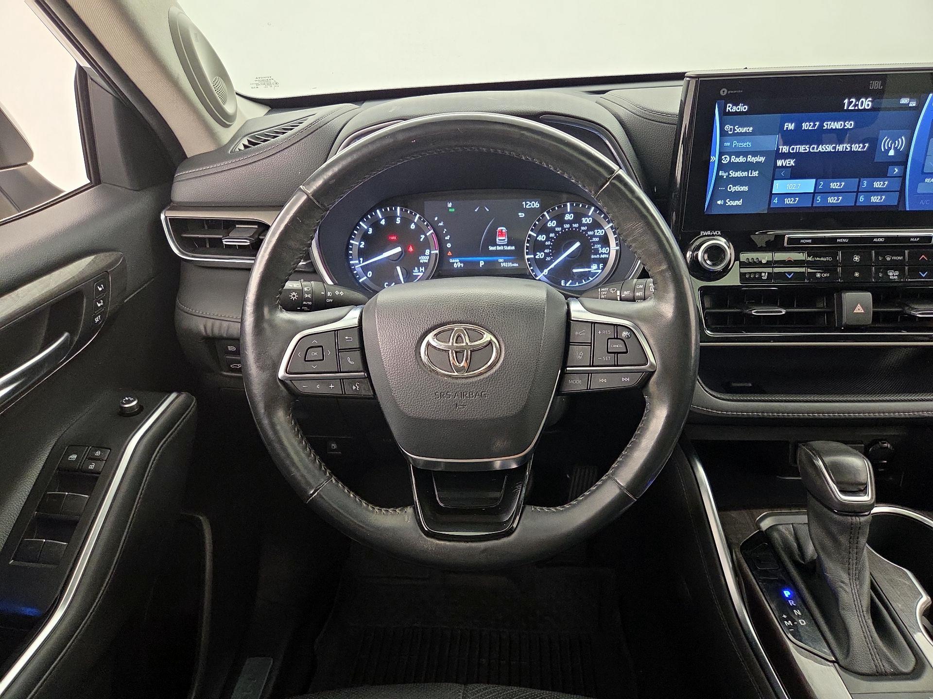Thumbnail: 2021 Toyota Highlander - 10