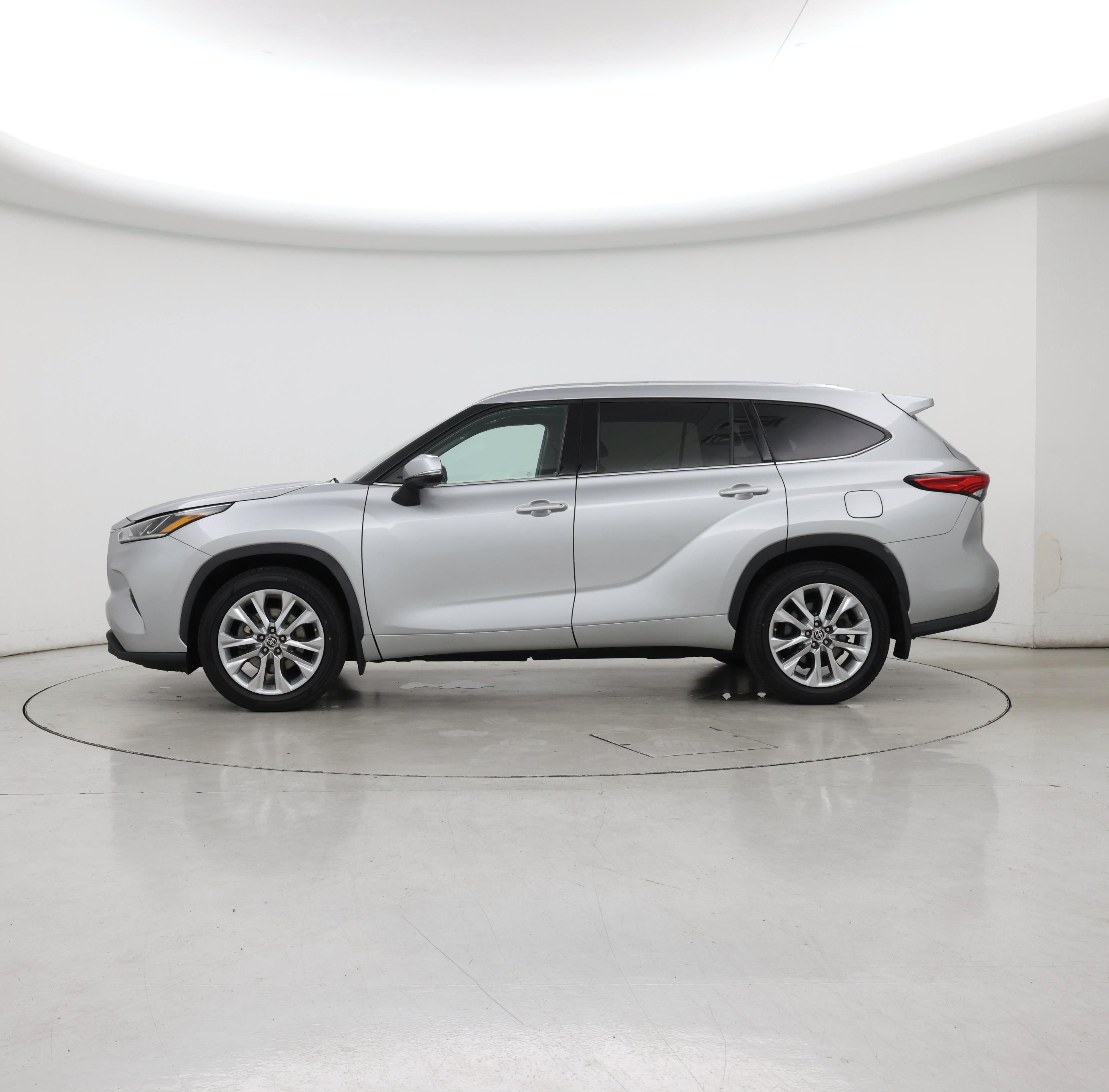 Thumbnail: 2021 Toyota Highlander - 3