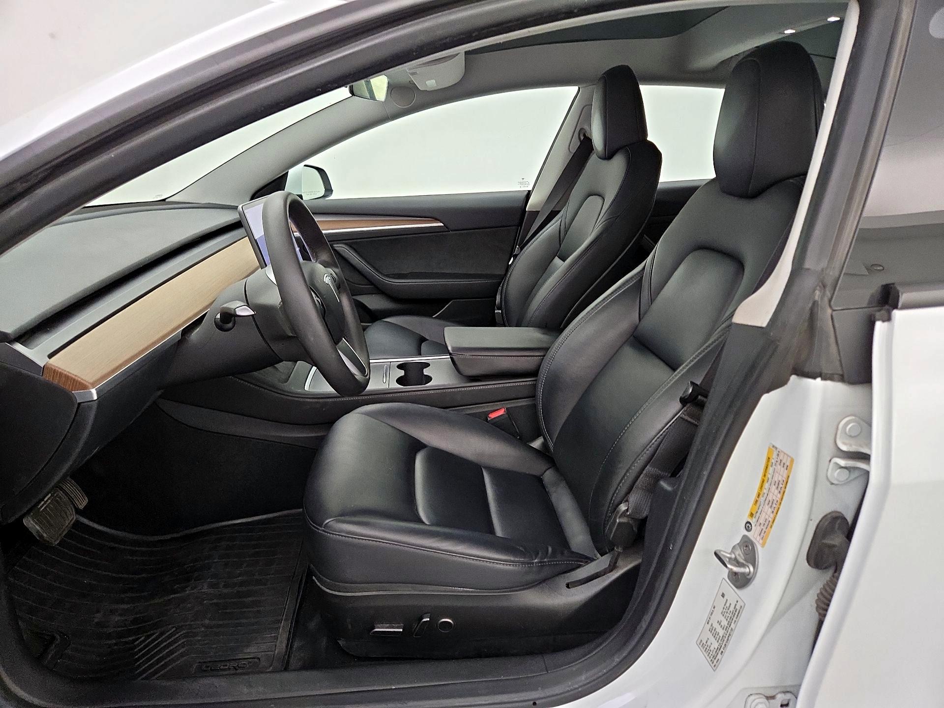 Thumbnail: 2023 Tesla Model 3 - 11