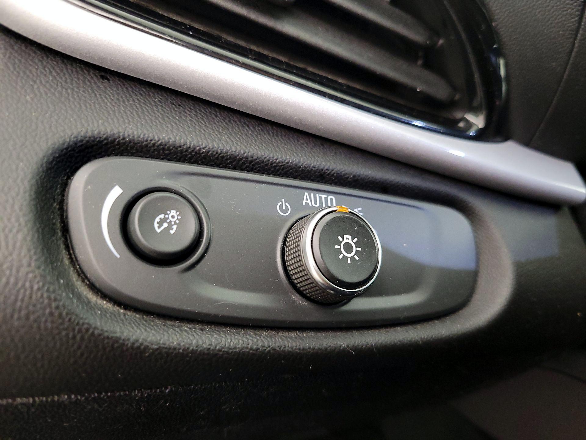 Thumbnail: 2017 Chevrolet Volt - 13