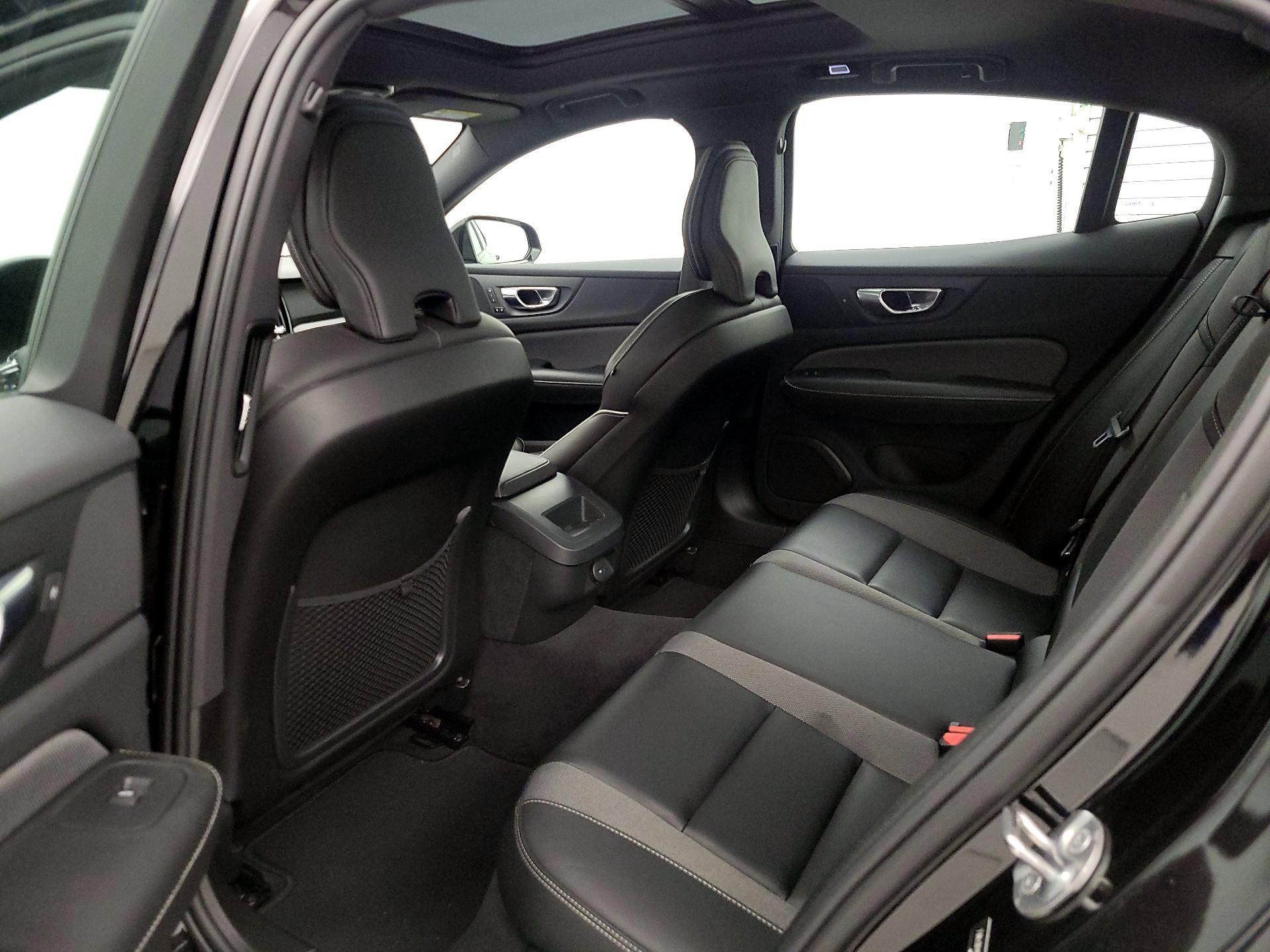 Thumbnail: 2024 Volvo S60 - 20
