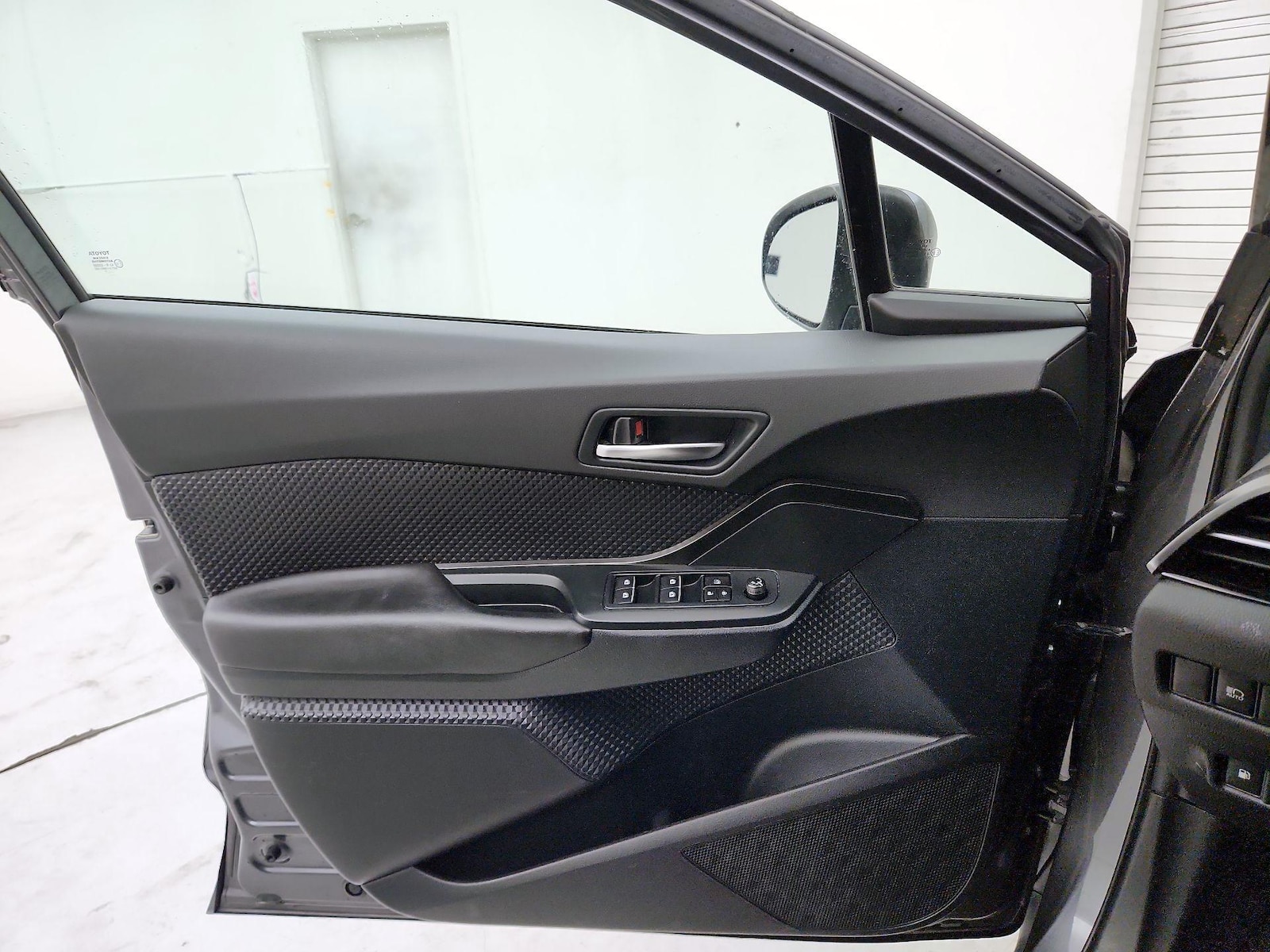 2018 Toyota C-HR XLE - Photo 13