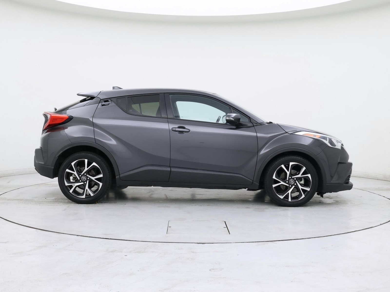 2018 Toyota C-HR XLE - Photo 8