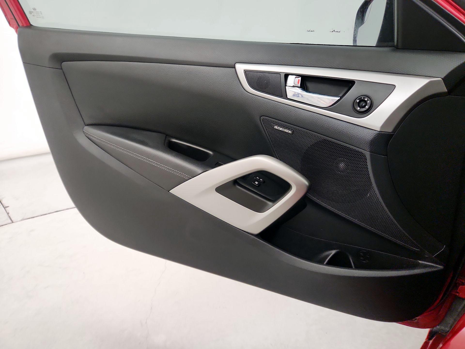 Thumbnail: 2016 Hyundai Veloster - 12