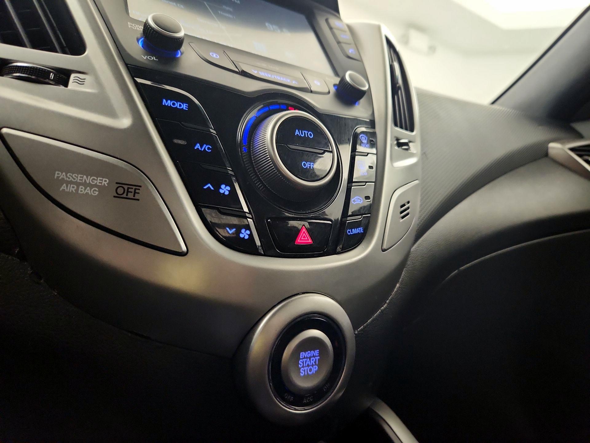 Thumbnail: 2016 Hyundai Veloster - 17