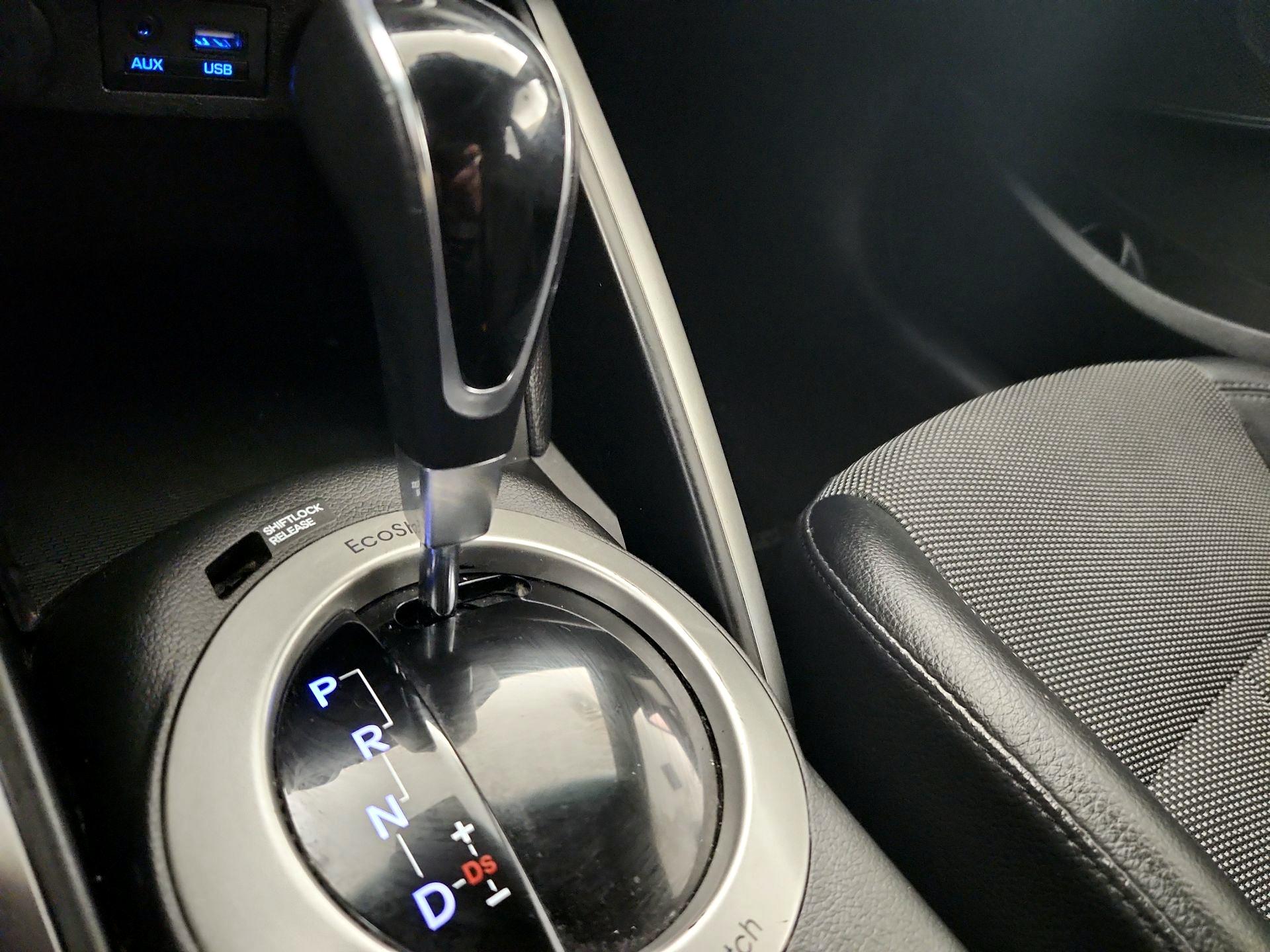 Thumbnail: 2016 Hyundai Veloster - 18