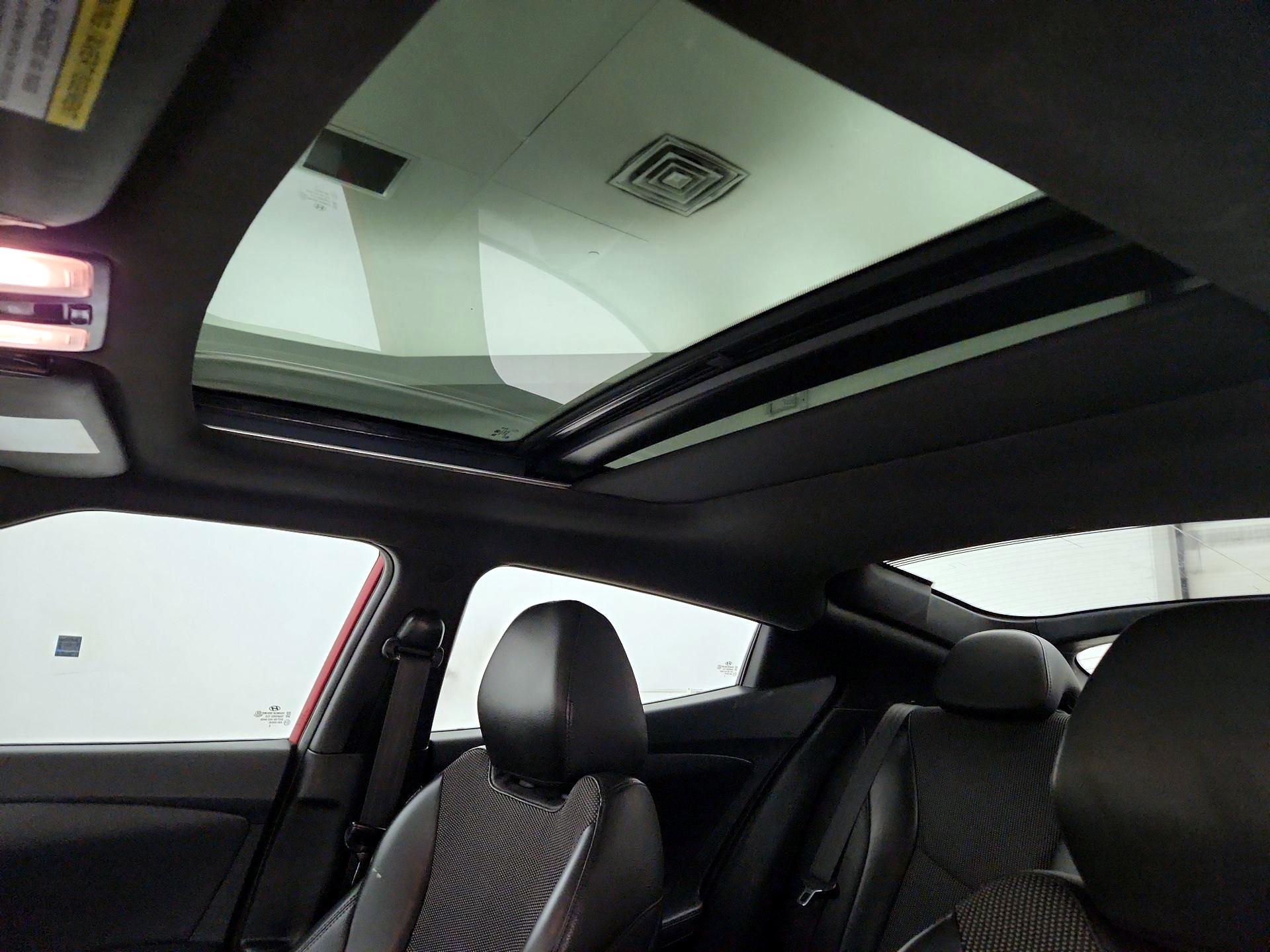 Thumbnail: 2016 Hyundai Veloster - 20
