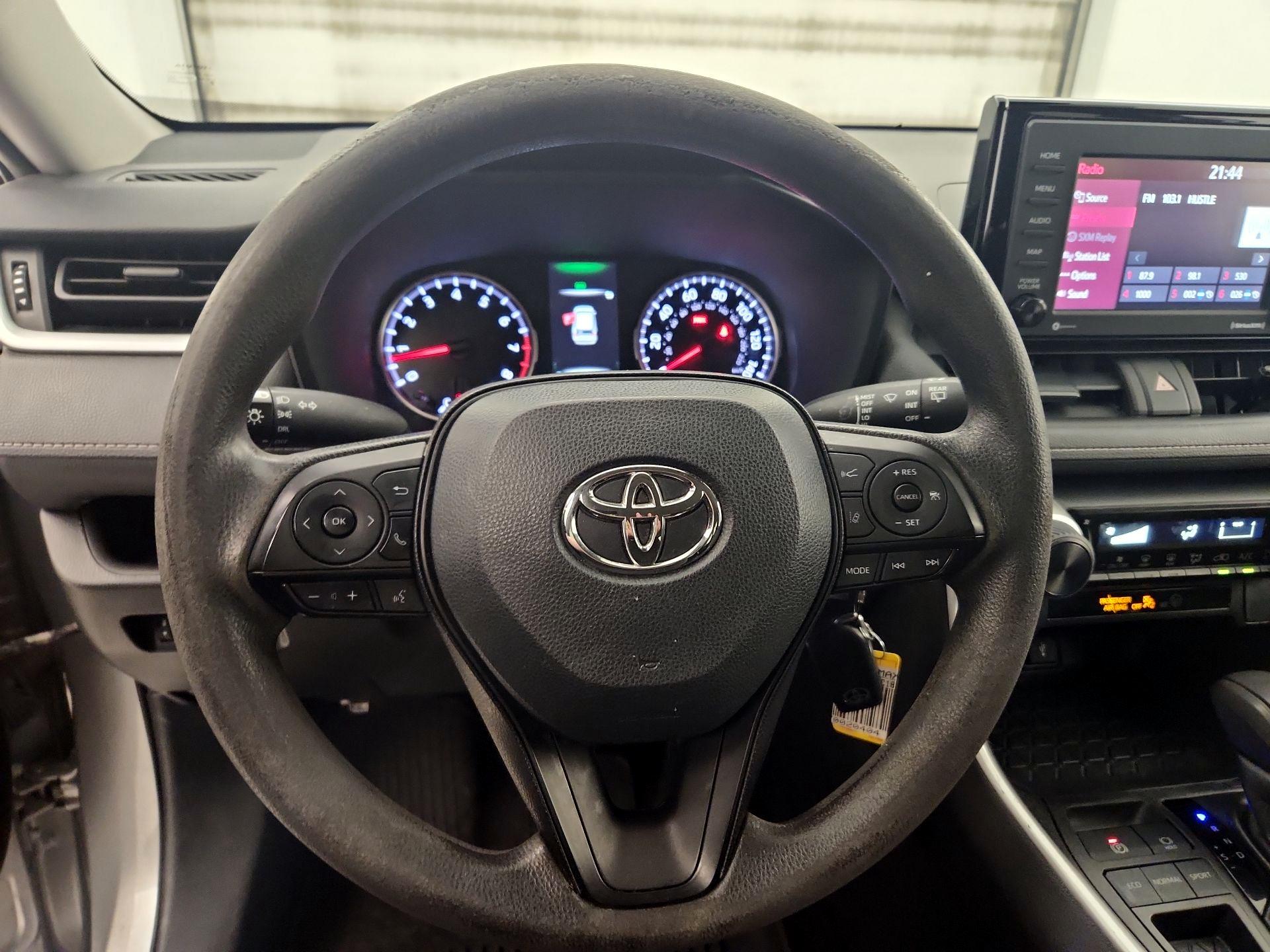 Thumbnail: 2022 Toyota RAV4 - 10