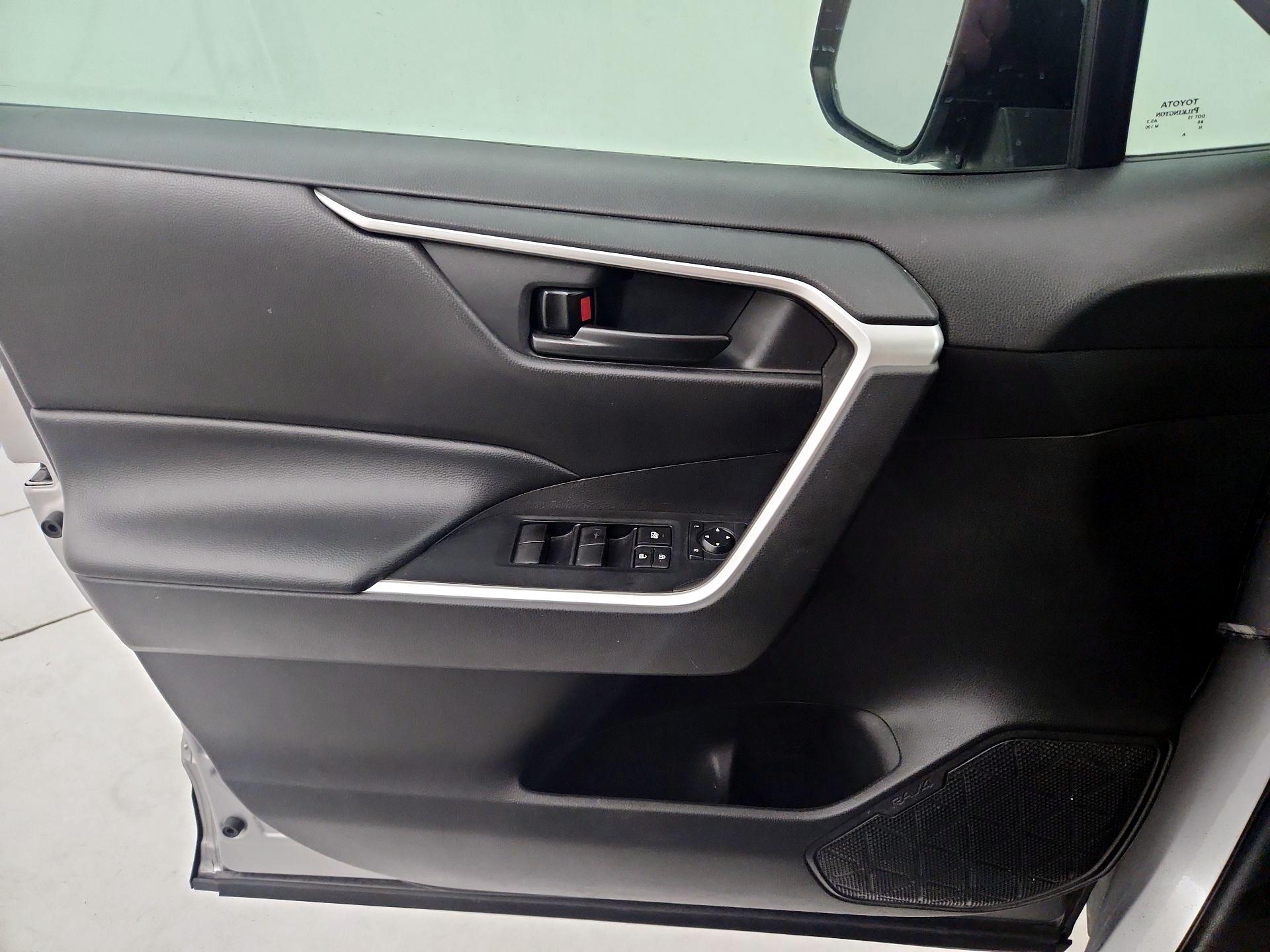 Thumbnail: 2022 Toyota RAV4 - 12