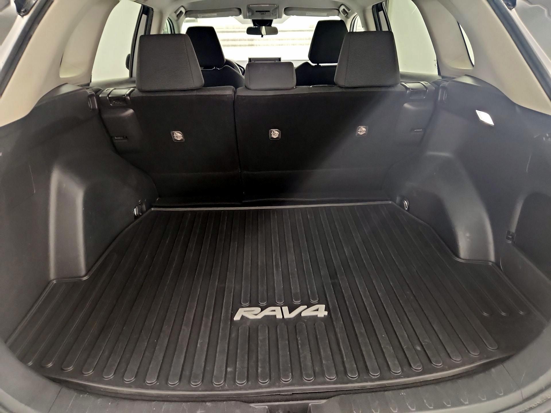 Thumbnail: 2022 Toyota RAV4 - 20