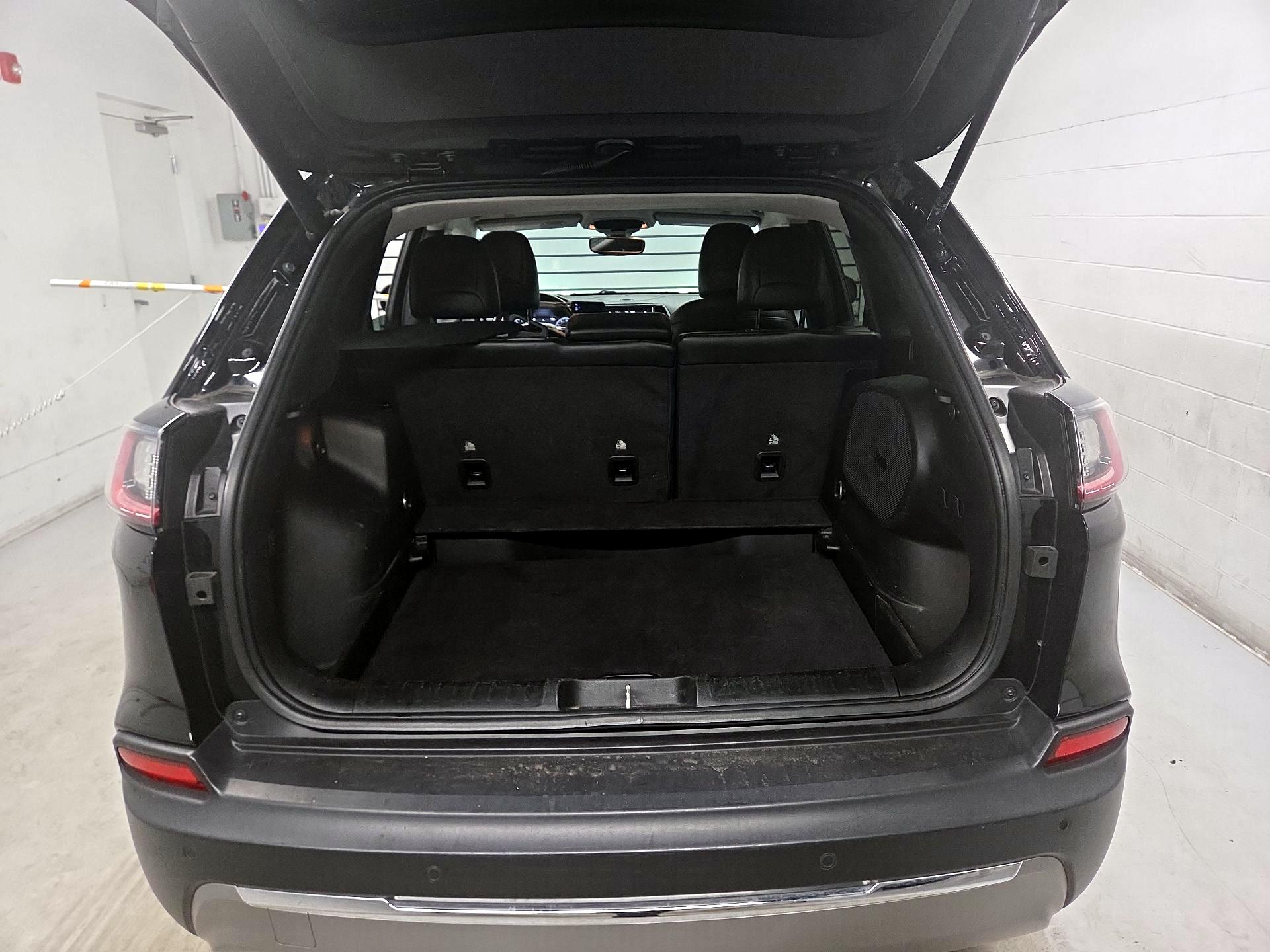 Thumbnail: 2019 Jeep Cherokee - 18